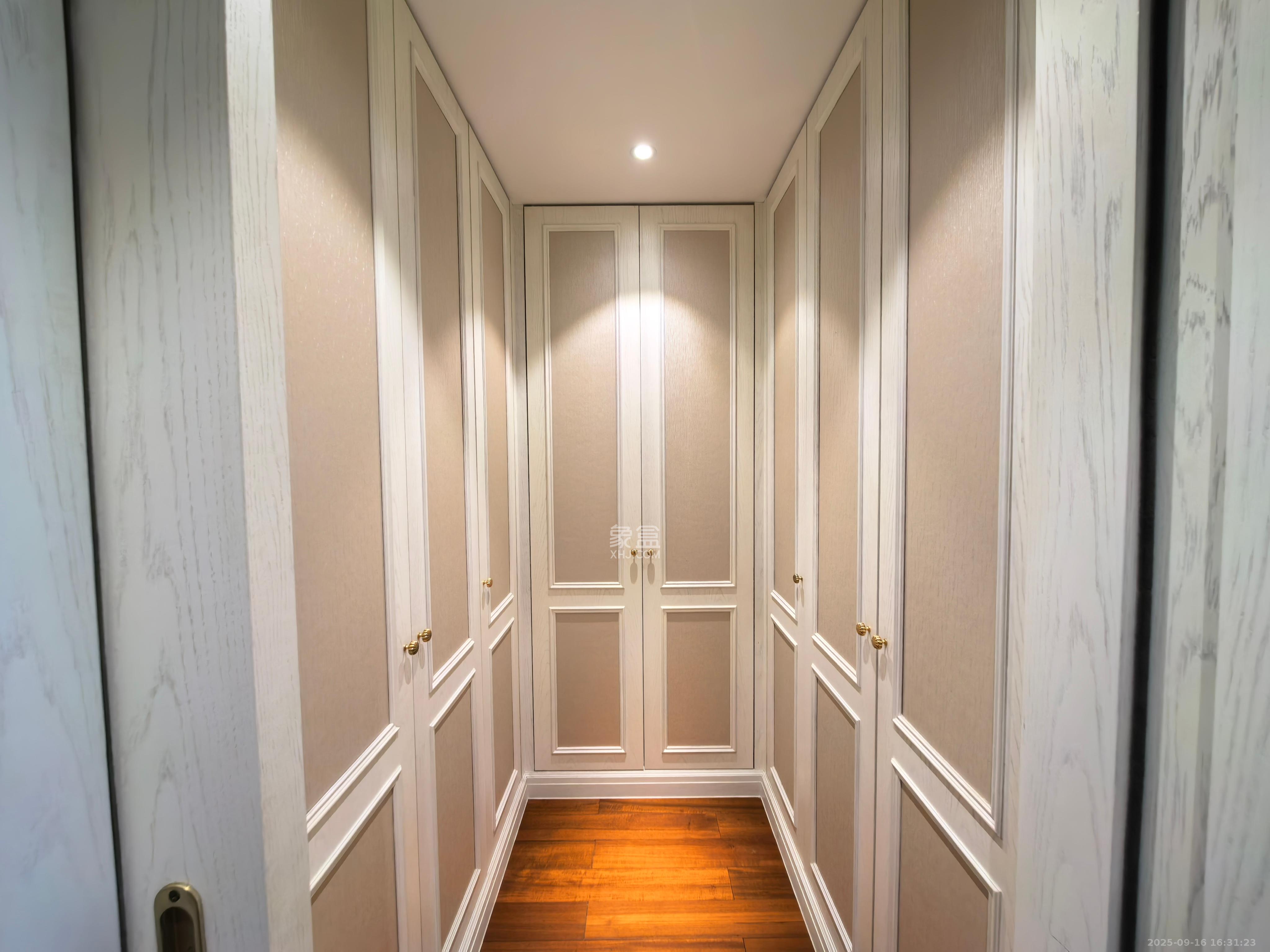 运达中央广场一、二期  3室2厅2卫    10000.0元/月室内图