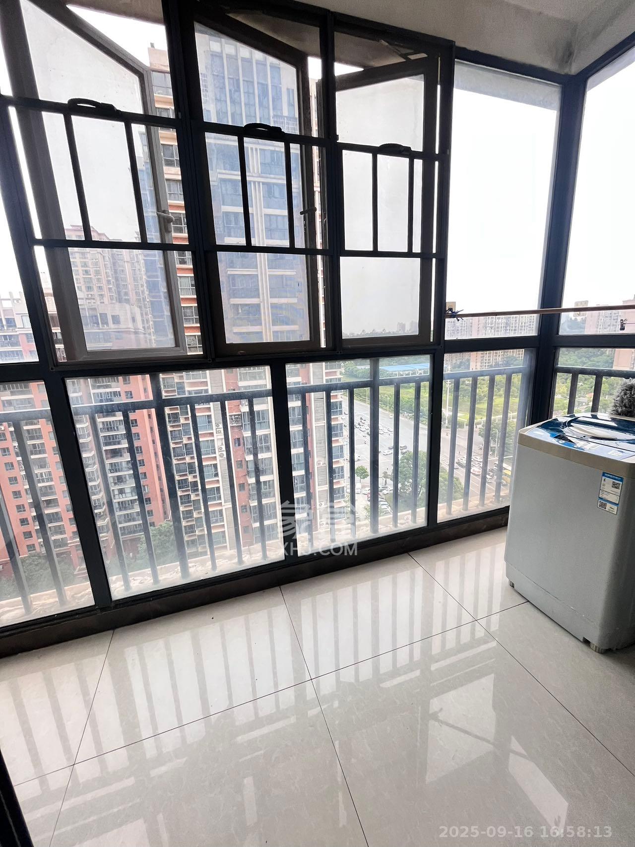 恒生碧水龙庭  3室2厅1卫    1800.0元/月室内图