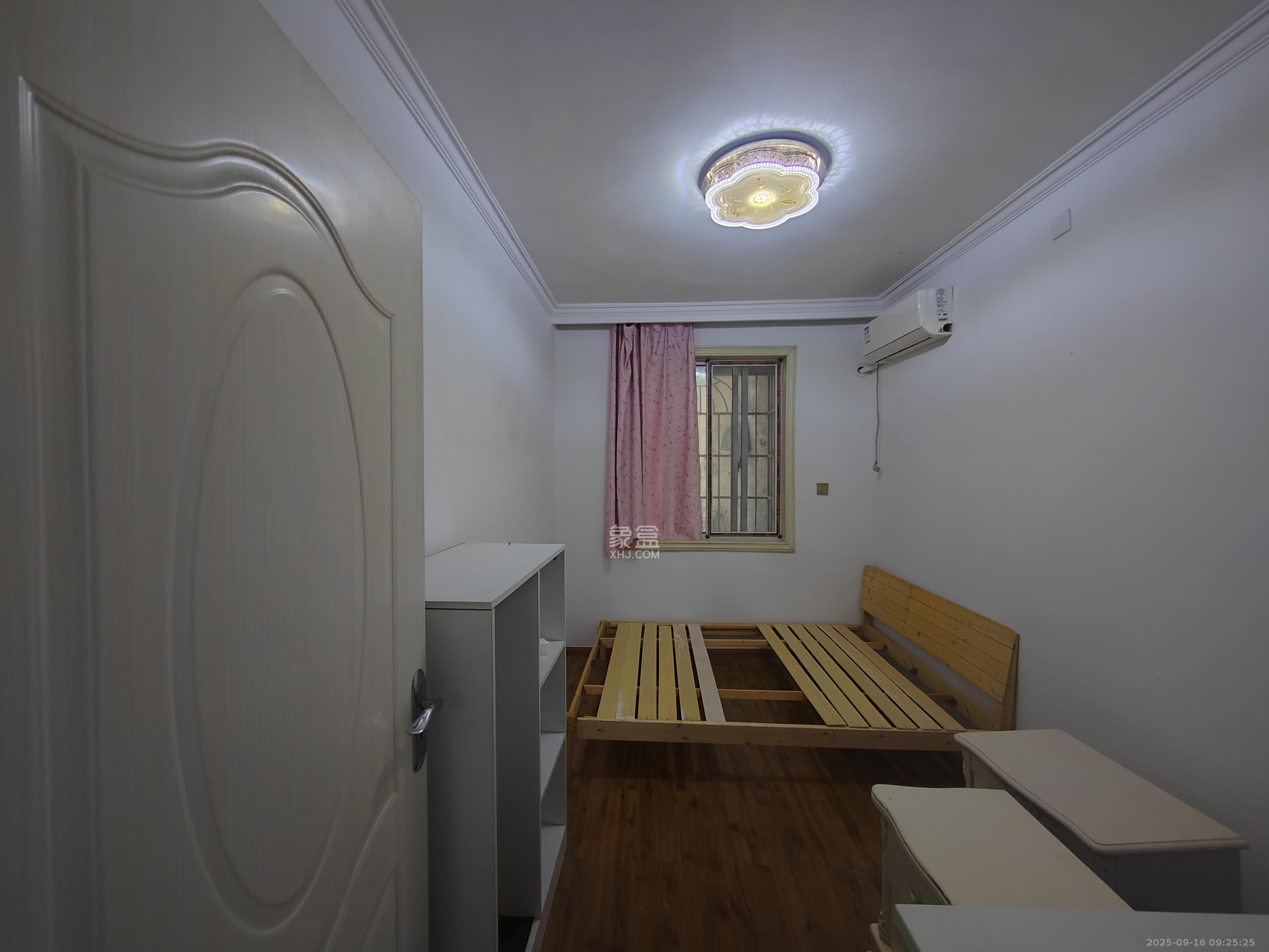 华顺大厦(芙蓉中路) 3室2厅1卫 2300.0元/月 华顺大厦(芙蓉中路) 3室2厅1卫 2300.0元/月室内图