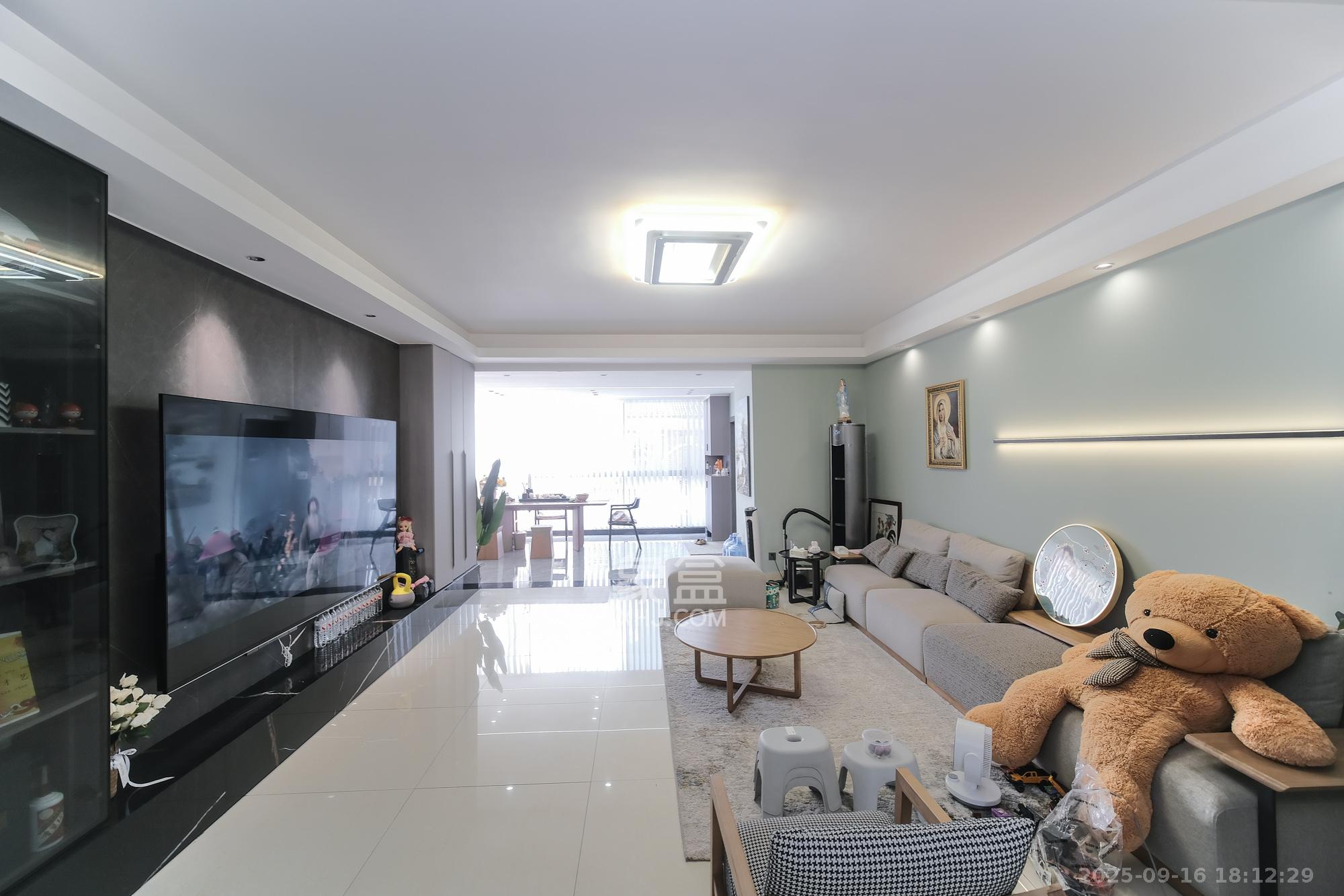 湘龙家园  4室2厅2卫    228.0万 湘龙家园  4室2厅2卫    228.0万客厅