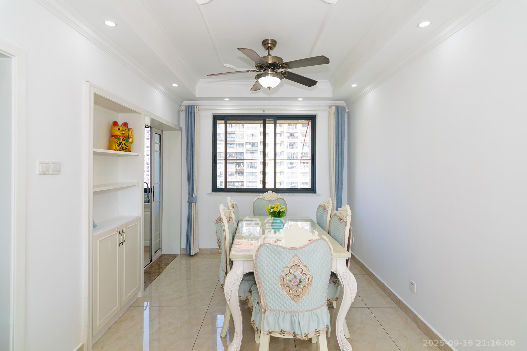 荣盛岳麓峰景 4室2厅2卫 82.0万 荣盛岳麓峰景 4室2厅2卫 82.0万客厅