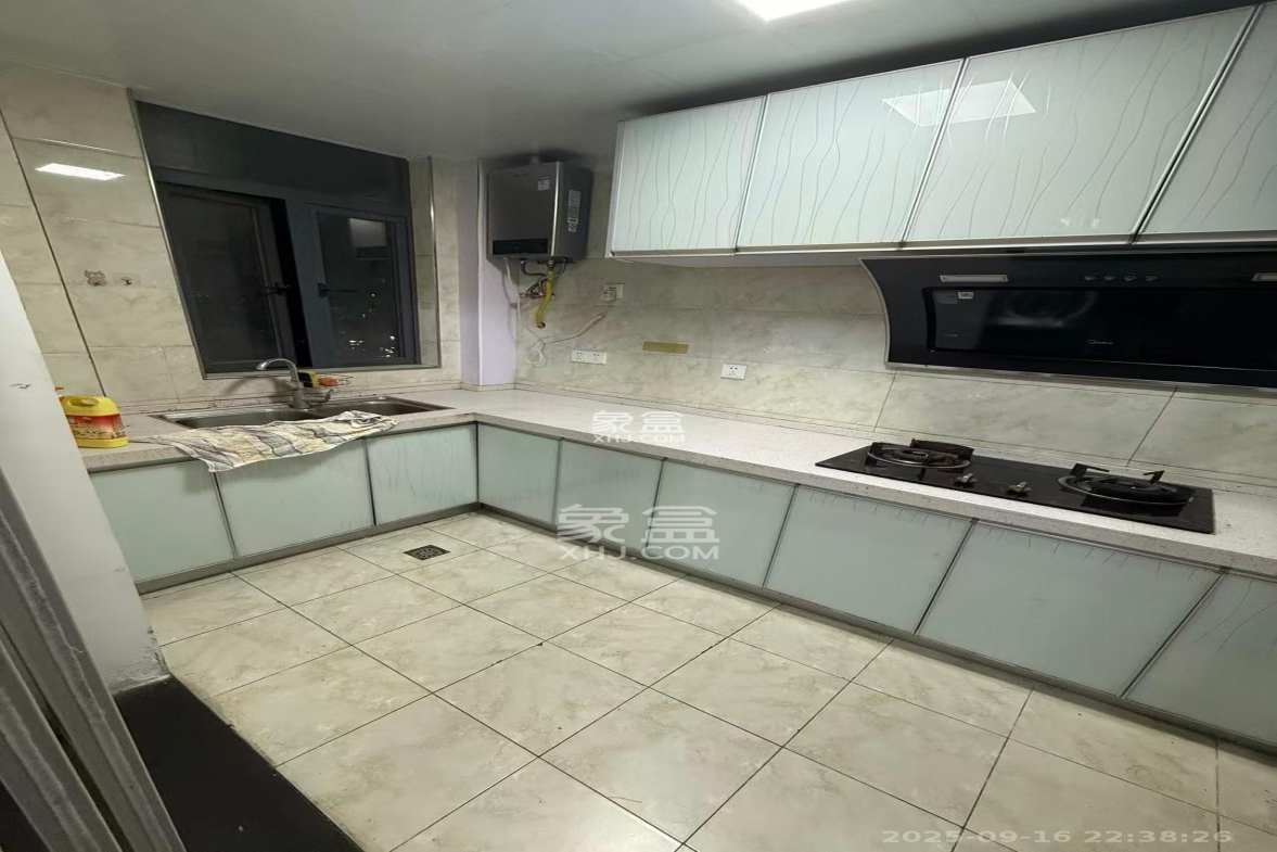 金领家族 2室2厅1卫 2100.0元/月 金领家族 2室2厅1卫 2100.0元/月室内图