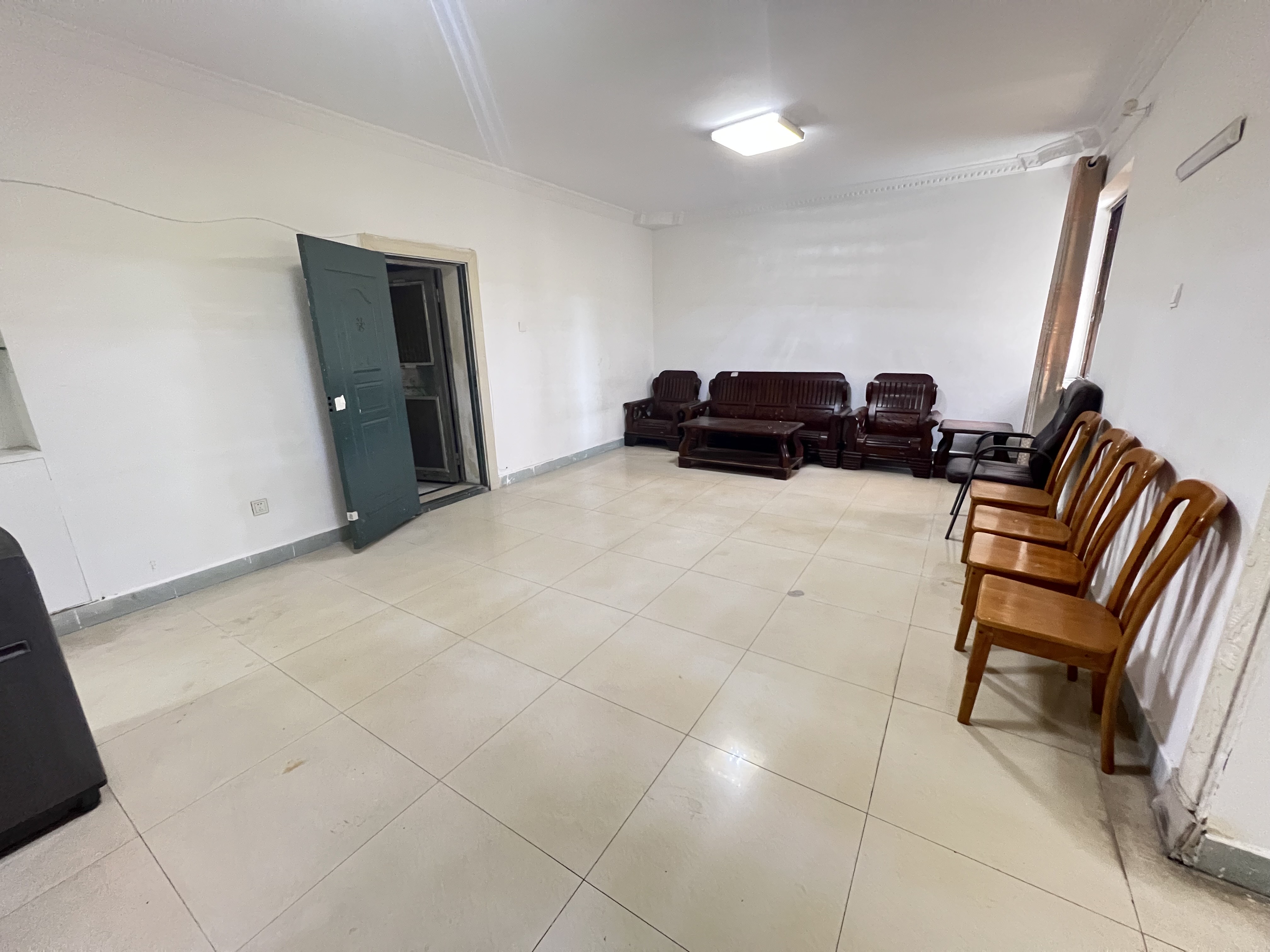 富豪大厦(富豪花园)  3室2厅1卫    2300.0元/月室内图