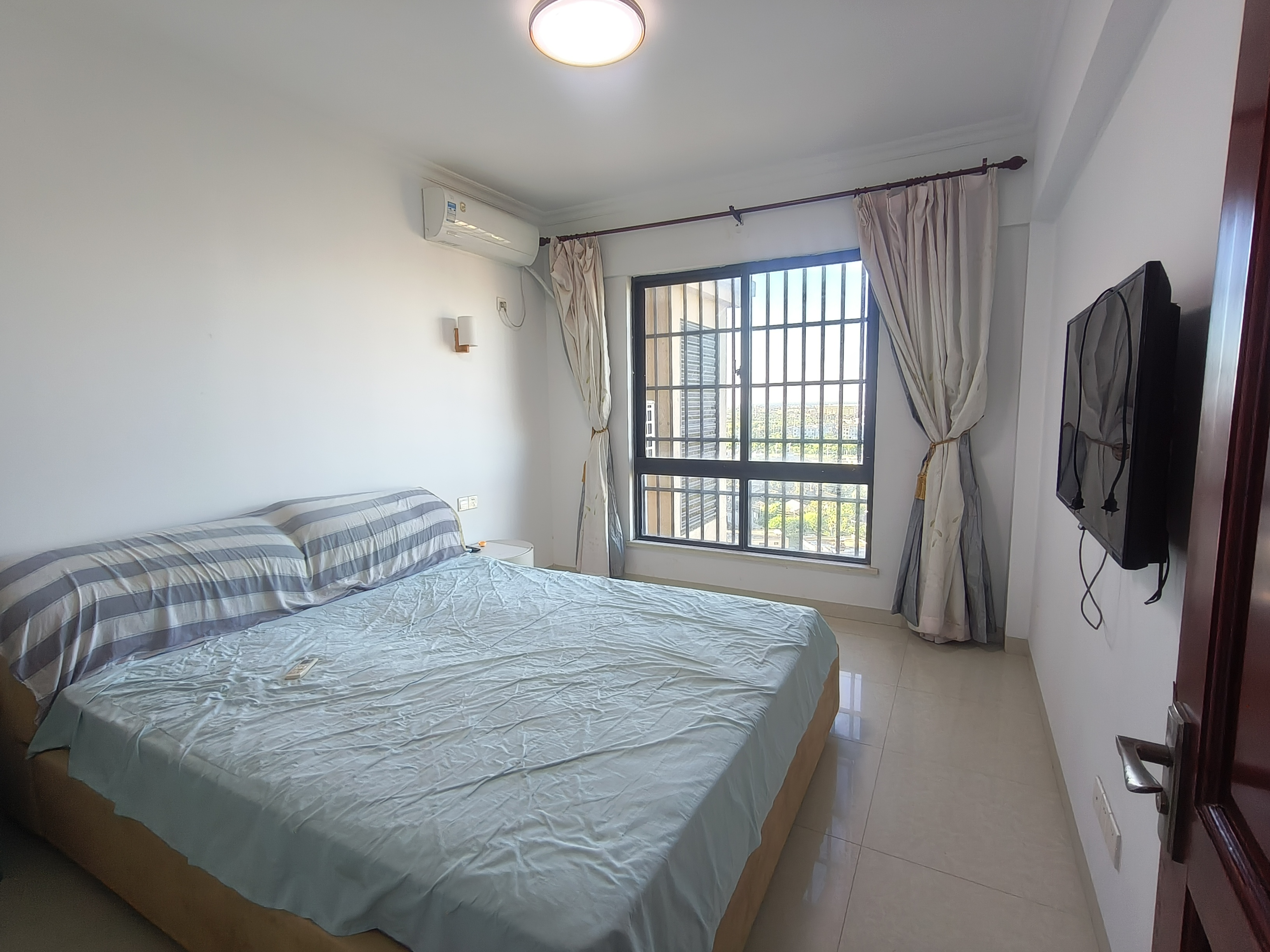 琥珀悠澜 3室2厅2卫 2300.0元/月 琥珀悠澜 3室2厅2卫 2300.0元/月室内图