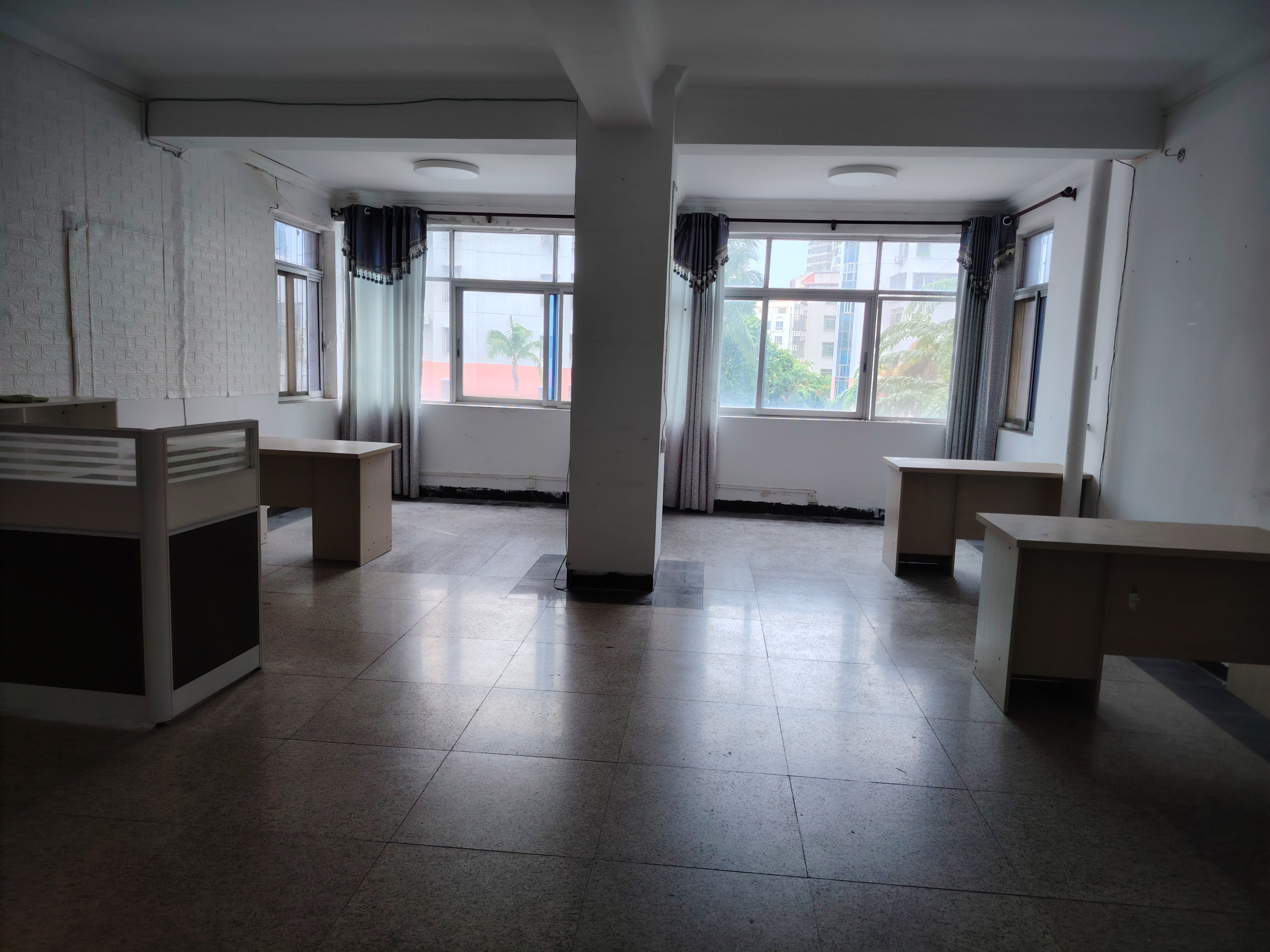 顺发新村 3室2厅1卫 2600.0元/月 顺发新村 3室2厅1卫 2600.0元/月室内图