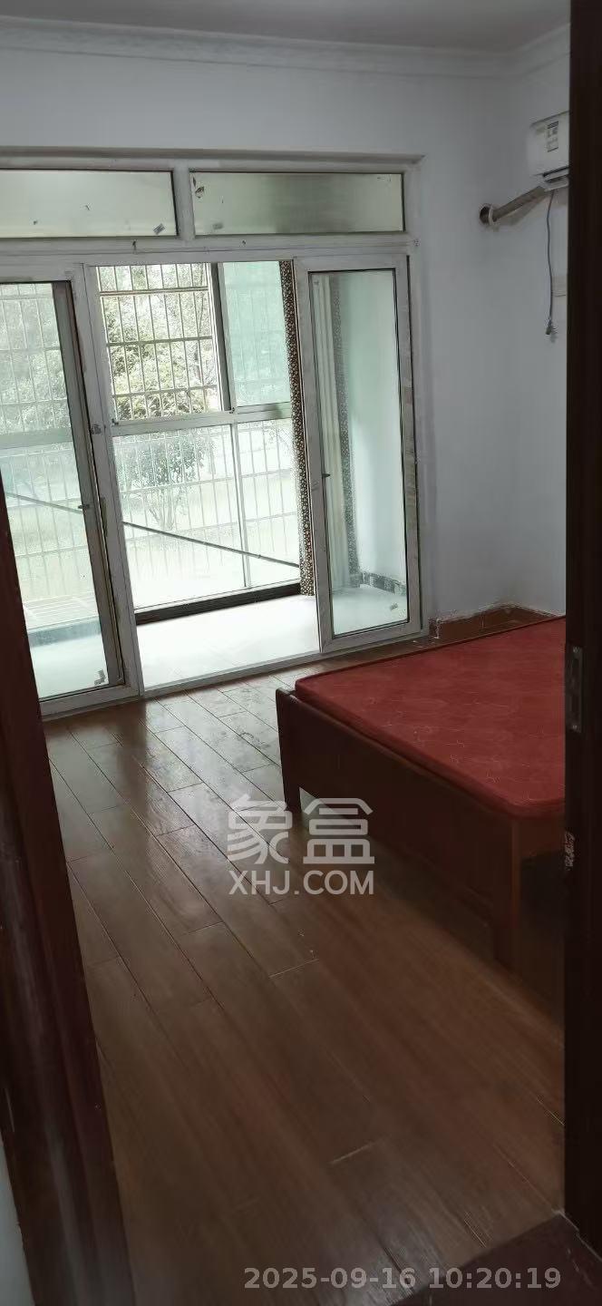 增辉凯旋帝景  4室1厅2卫   2300.00元/月室内图
