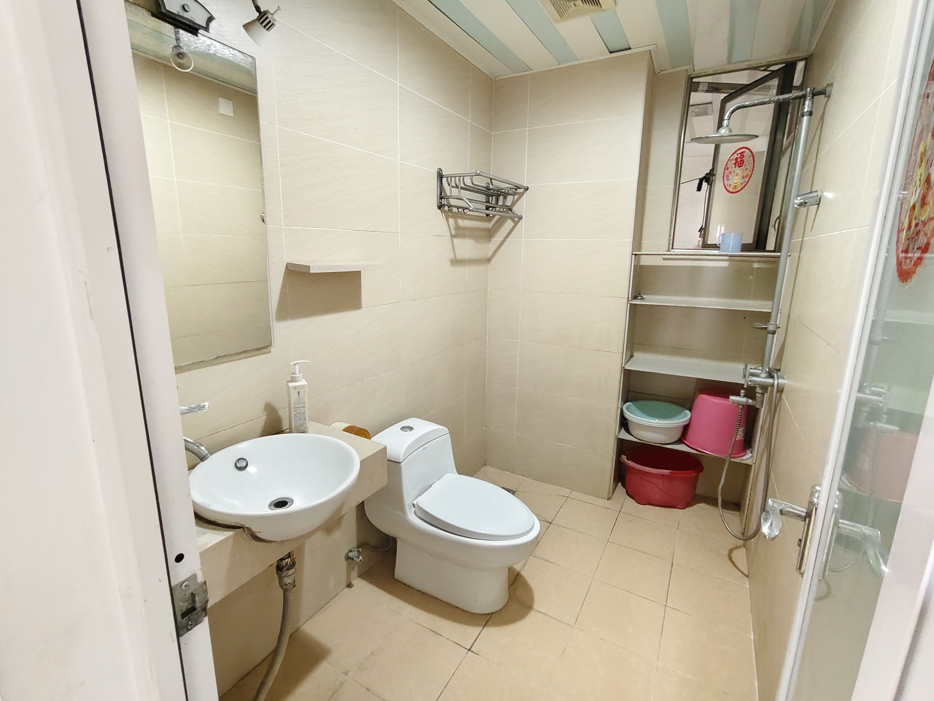 亚洲豪苑南区  3室2厅1卫    2800.0元/月 亚洲豪苑南区  3室2厅1卫    2800.0元/月室内图