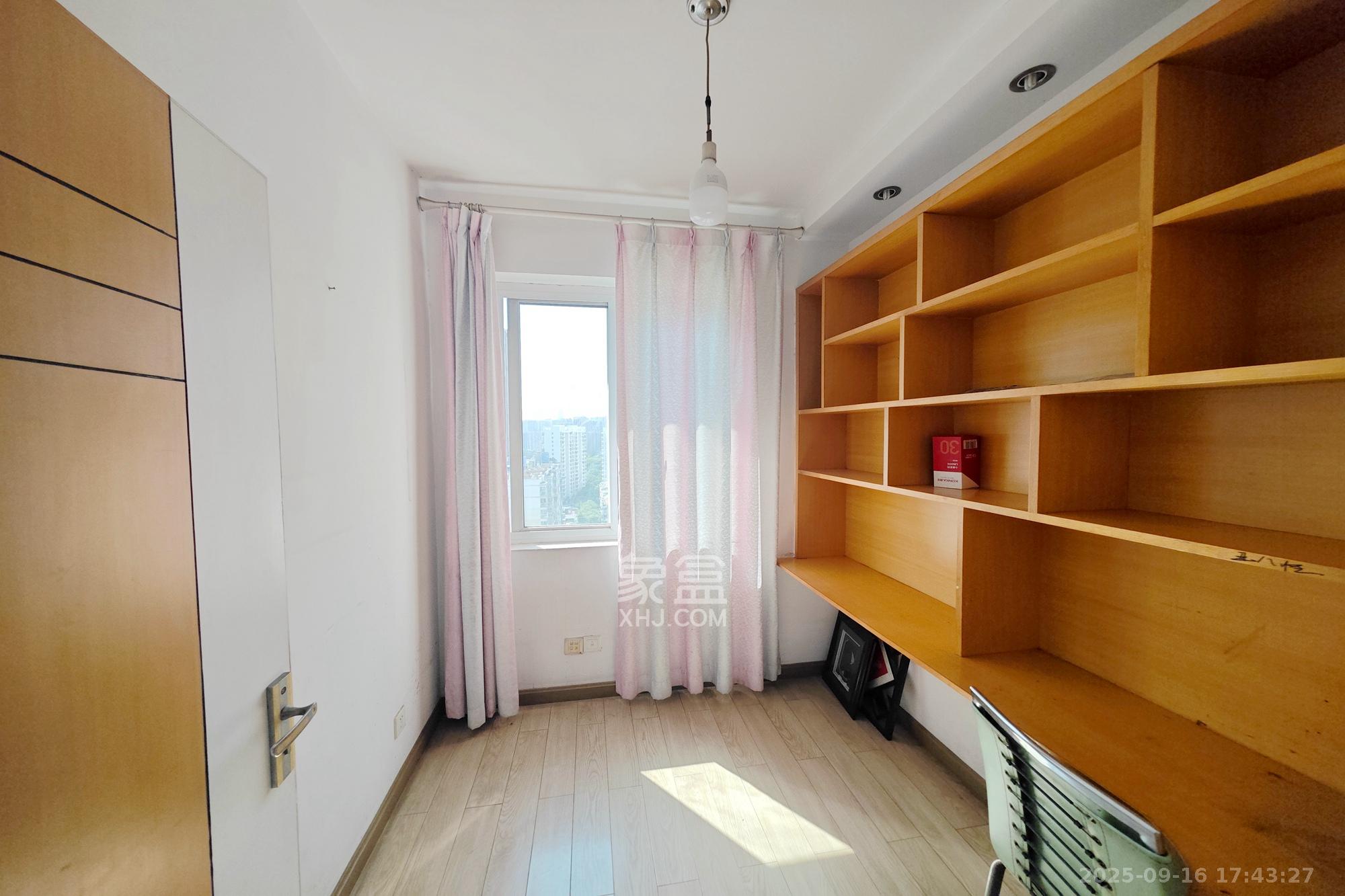 嘉盛华庭（一期、二期、三期）  3室2厅1卫    80.0万阳台