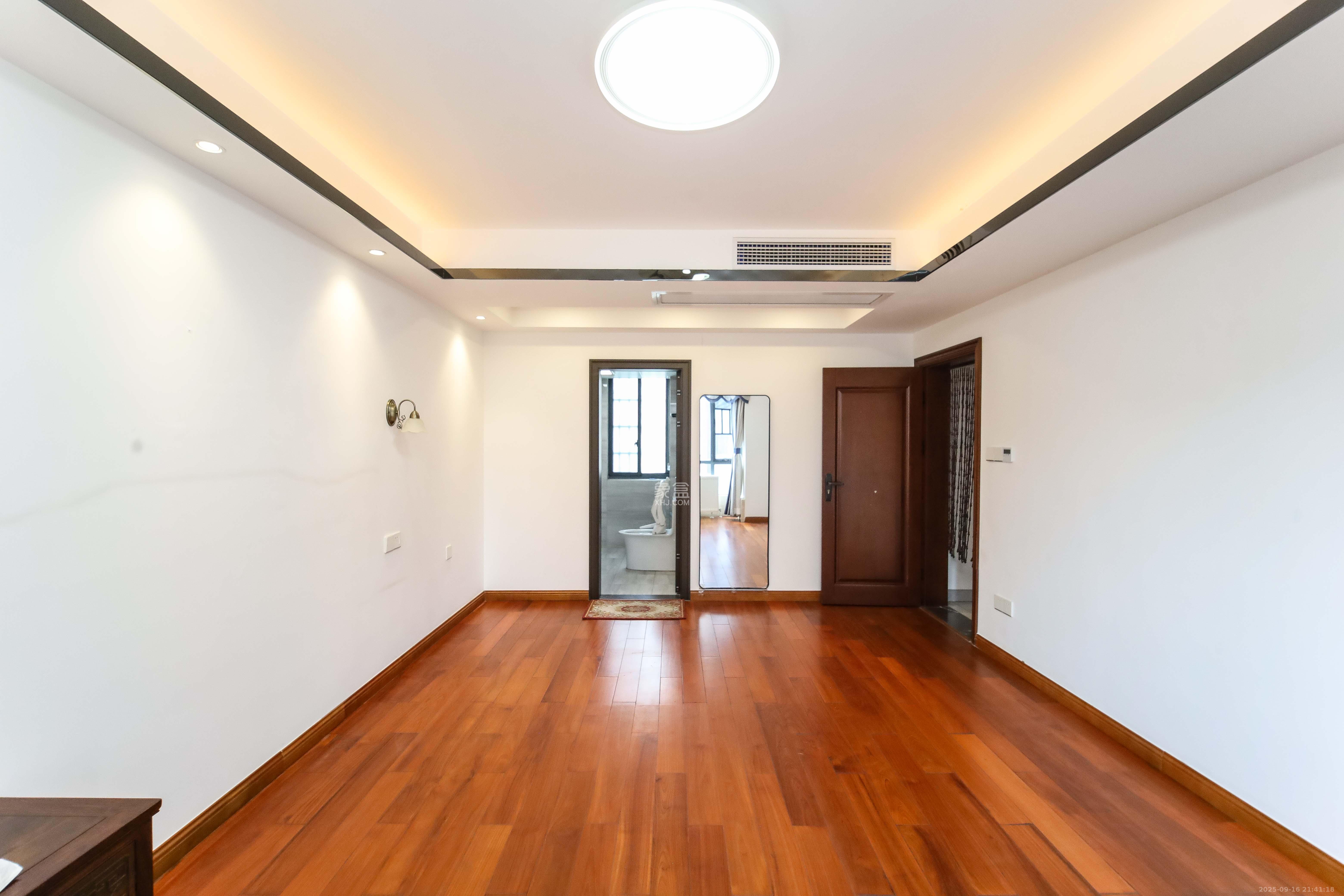 西子花苑 4室2厅2卫 180.0万 西子花苑 4室2厅2卫 180.0万卧室