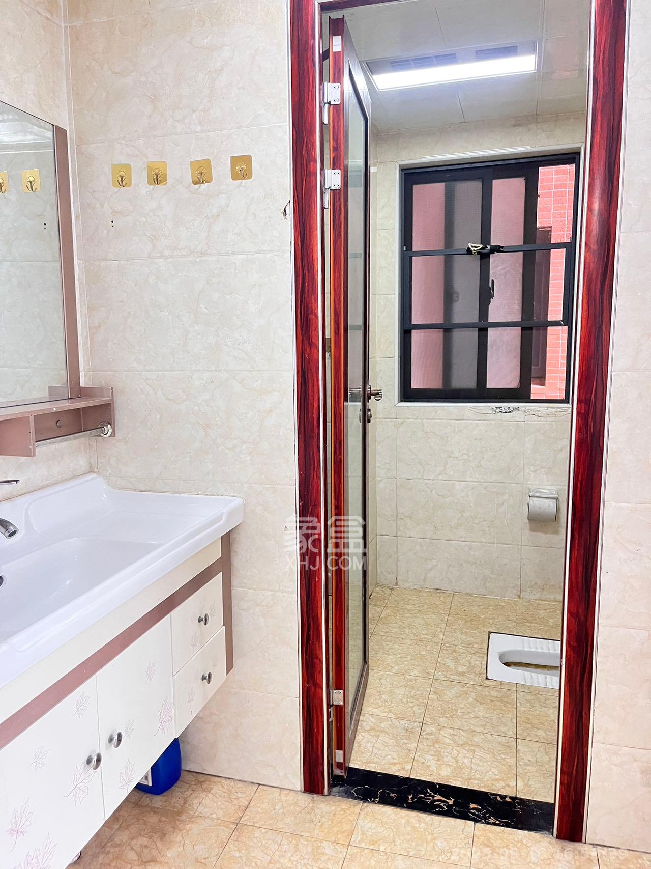 恒生碧水龙庭  3室2厅1卫    1800.0元/月室内图