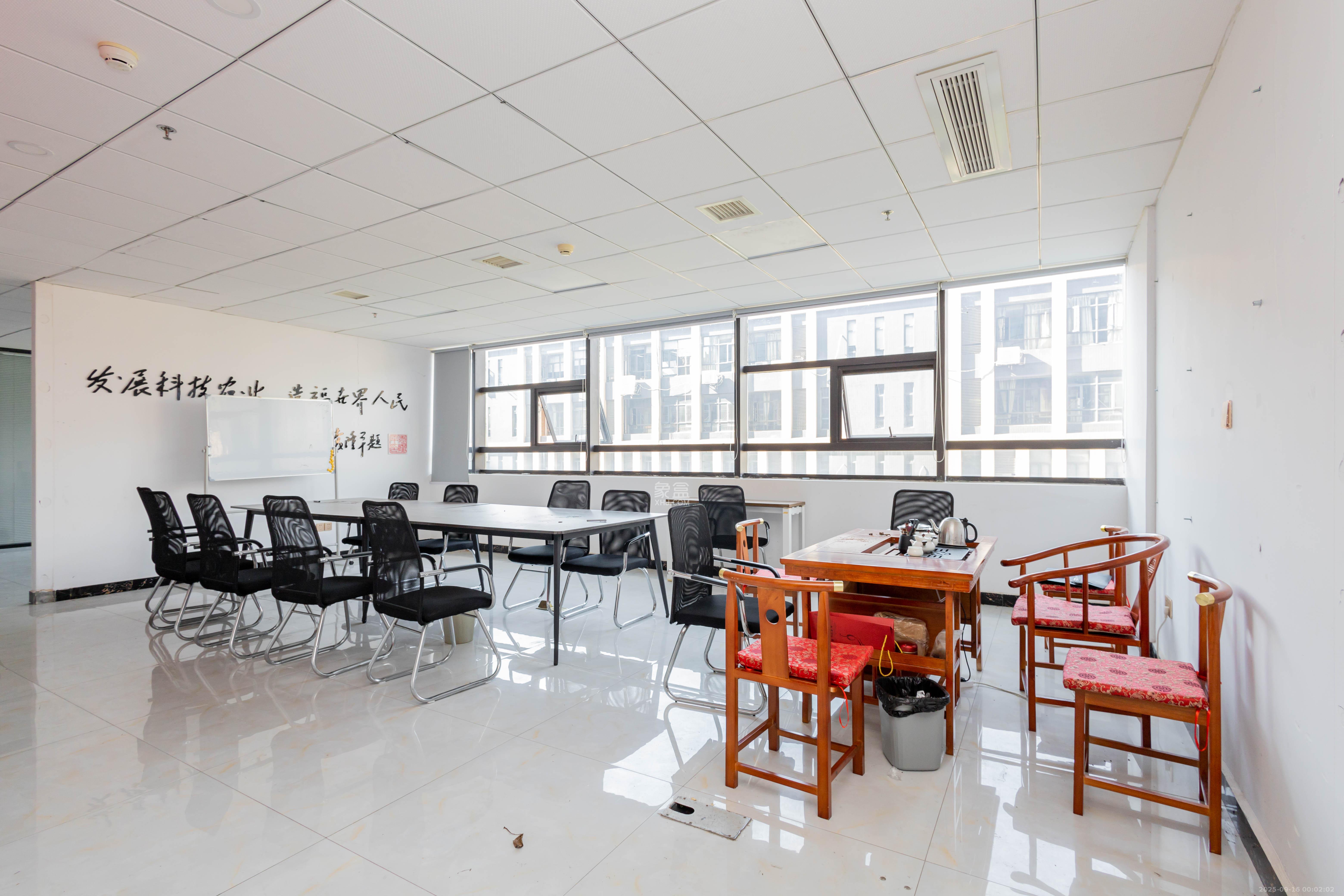 中部智谷产业园  1室1厅1卫    121.8万客厅