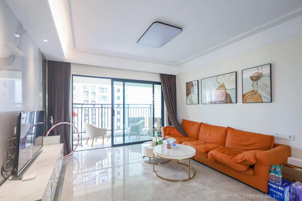 滨江府1913 4室2厅2卫 248.0万 滨江府1913 4室2厅2卫 248.0万客厅