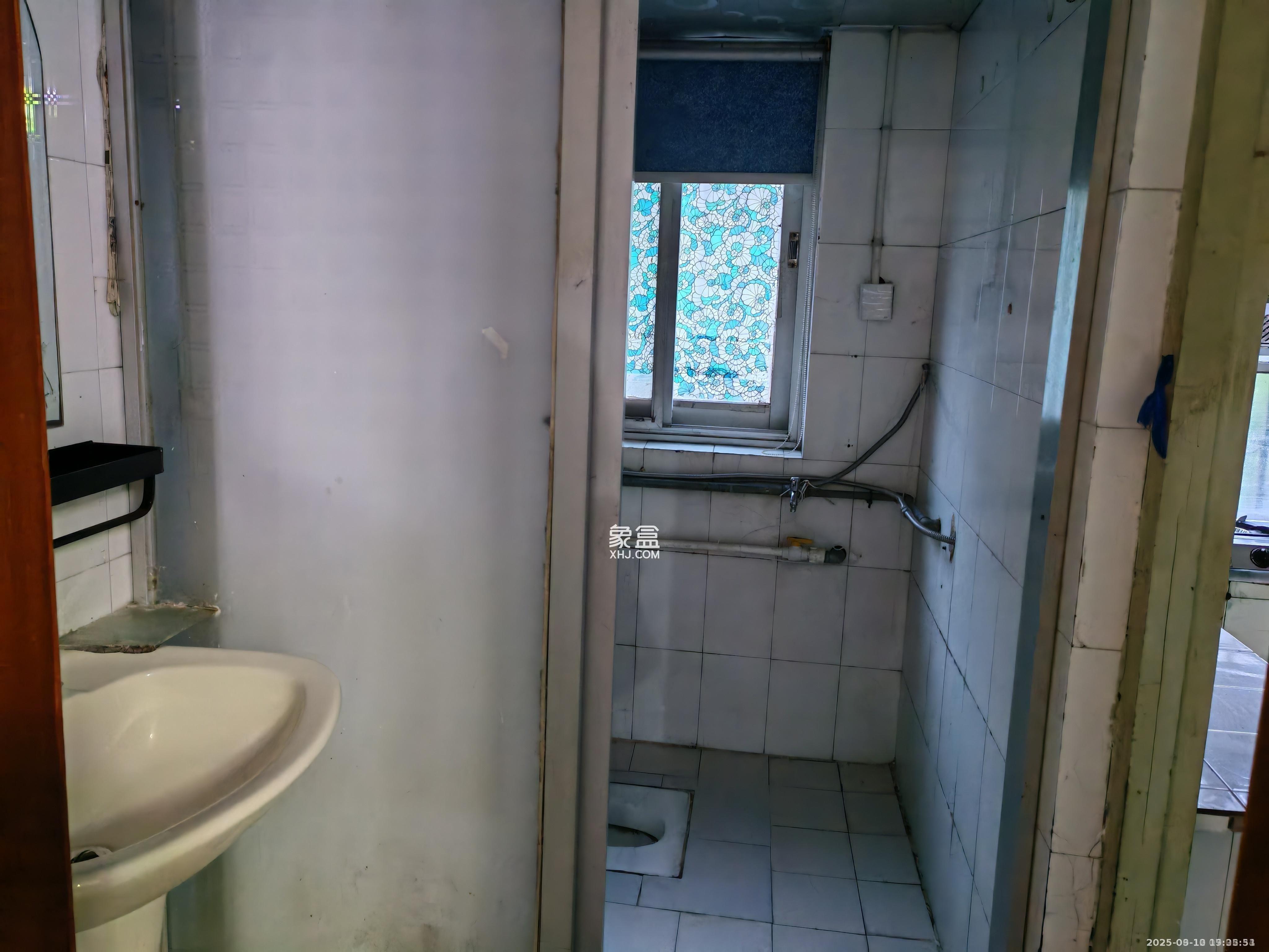 芙蓉区教师村 3室2厅1卫 1800.0元/月 芙蓉区教师村 3室2厅1卫 1800.0元/月室内图