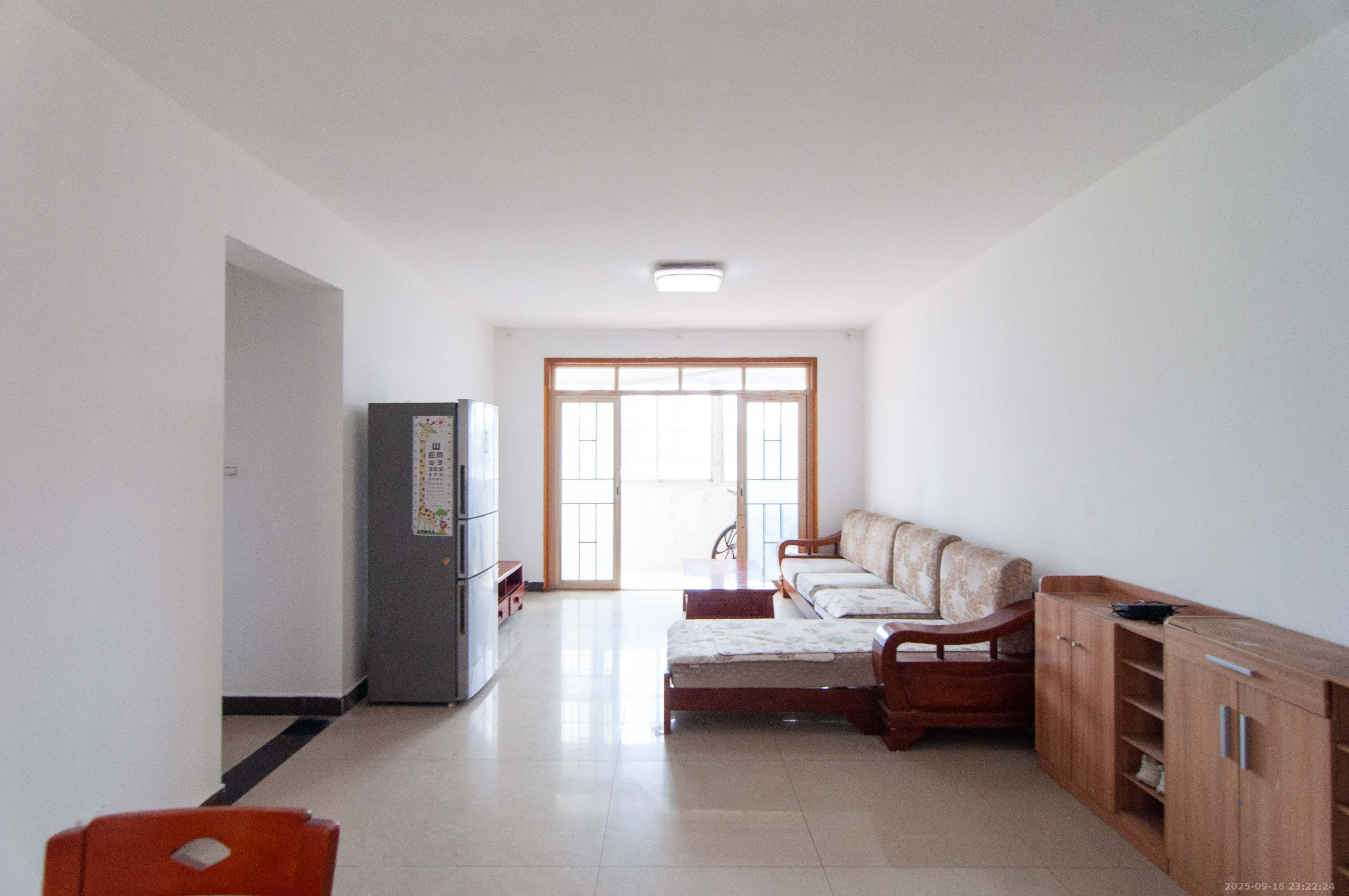 麓谷雅园 3室2厅2卫 66.8万 麓谷雅园 3室2厅2卫 66.8万客厅