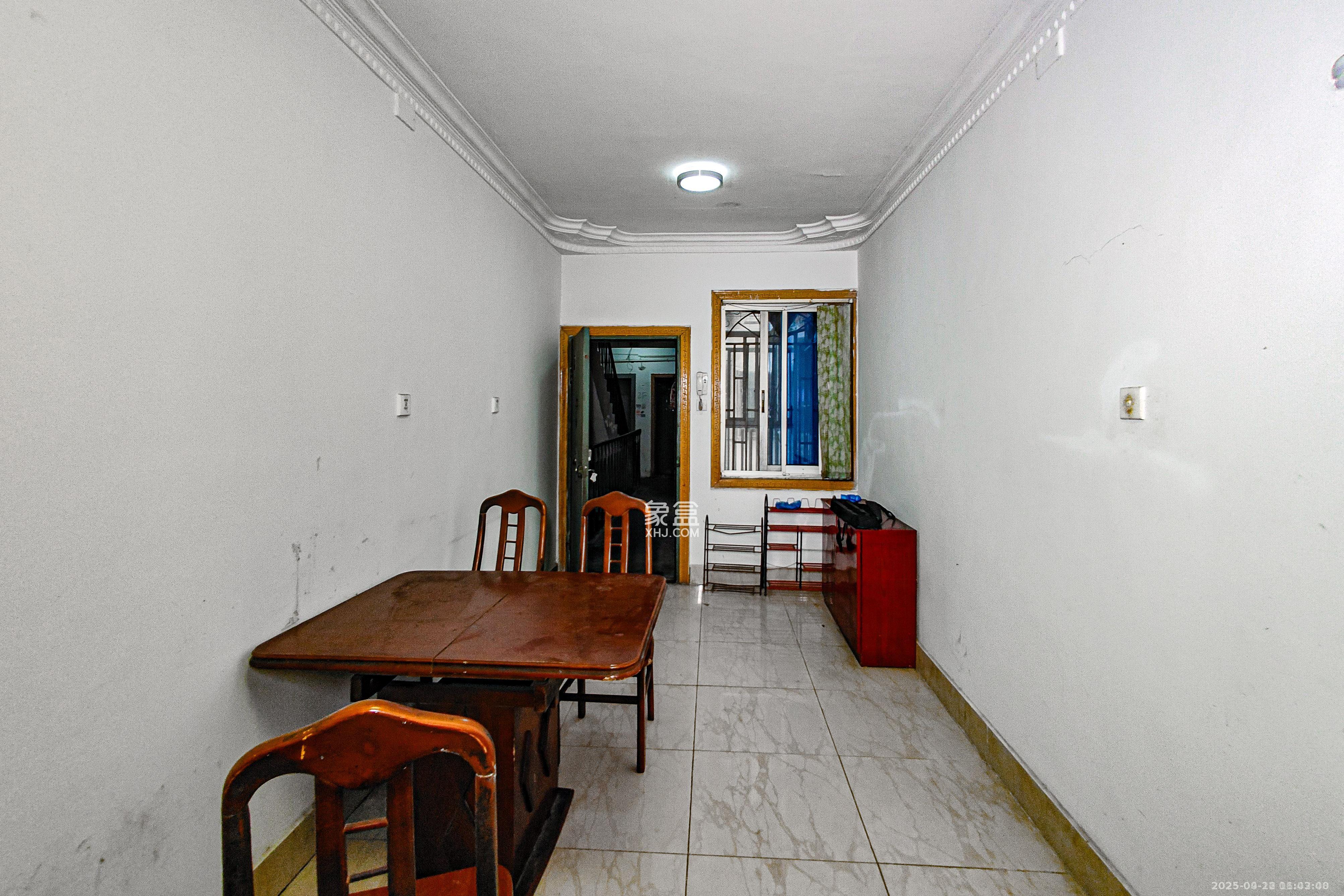 刑警之家  3室2厅2卫    1600.0元/月室内图