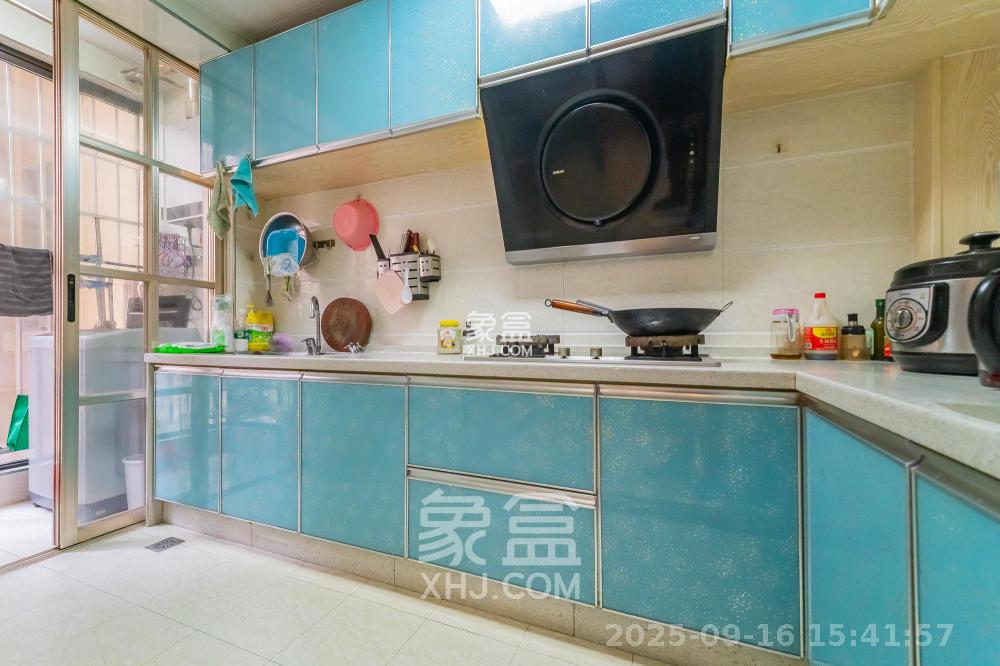 华润凤凰城三期  3室2厅2卫    2400.0元/月室内图