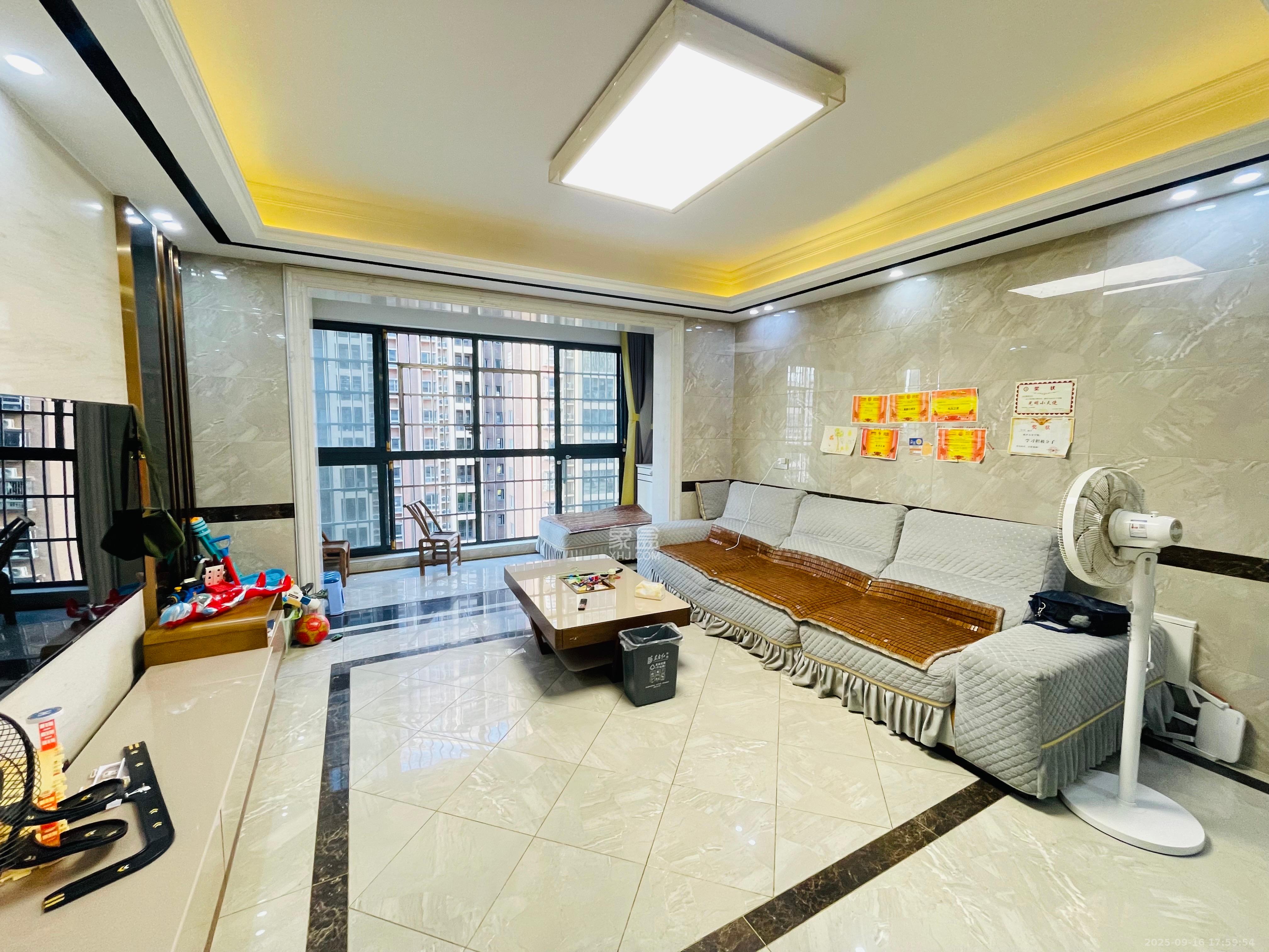 金南家园一期  4室2厅2卫    3000.0元/月室内图