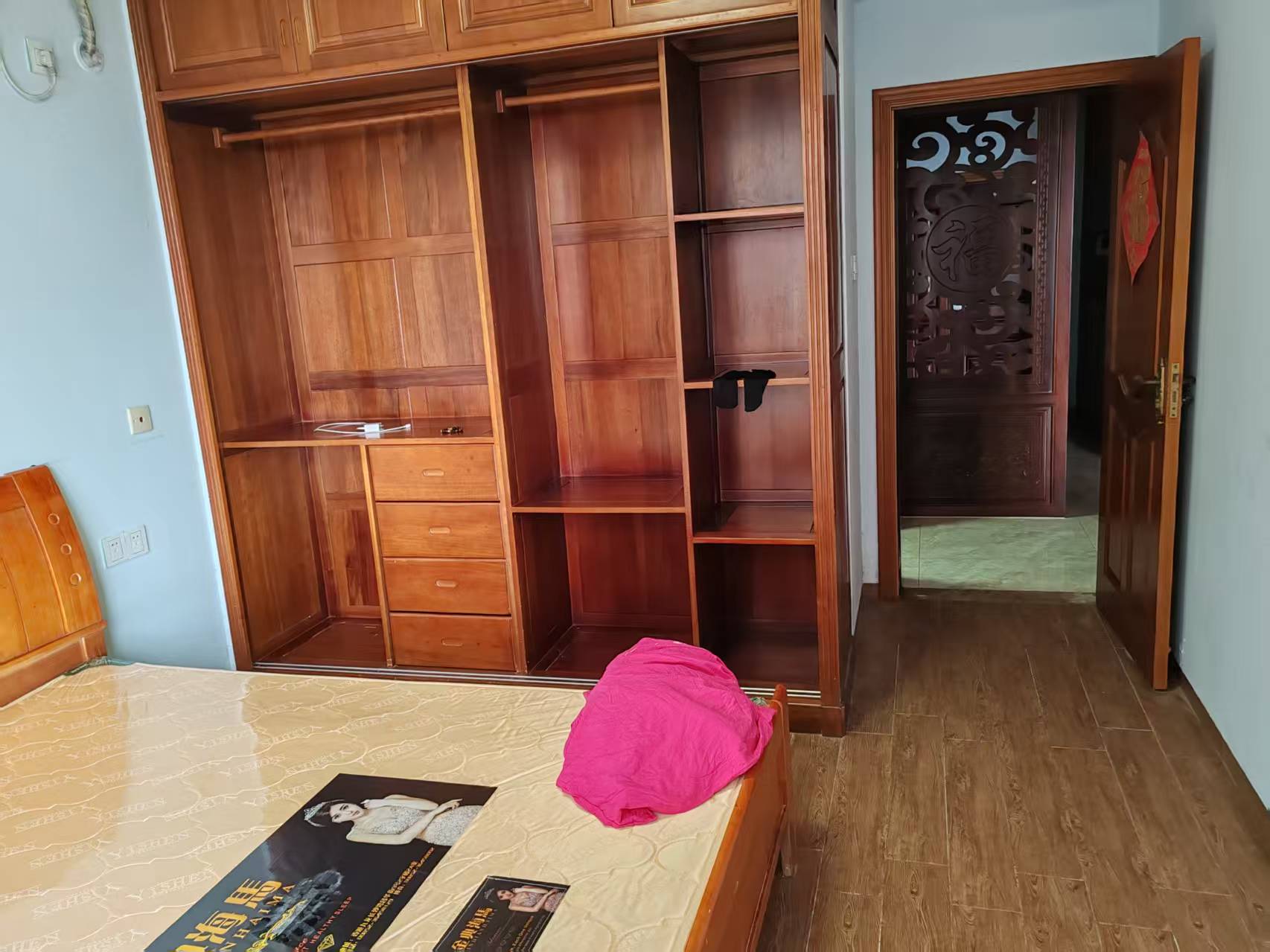 江畔人家 3室2厅1卫 2600.0元/月 江畔人家 3室2厅1卫 2600.0元/月室内图