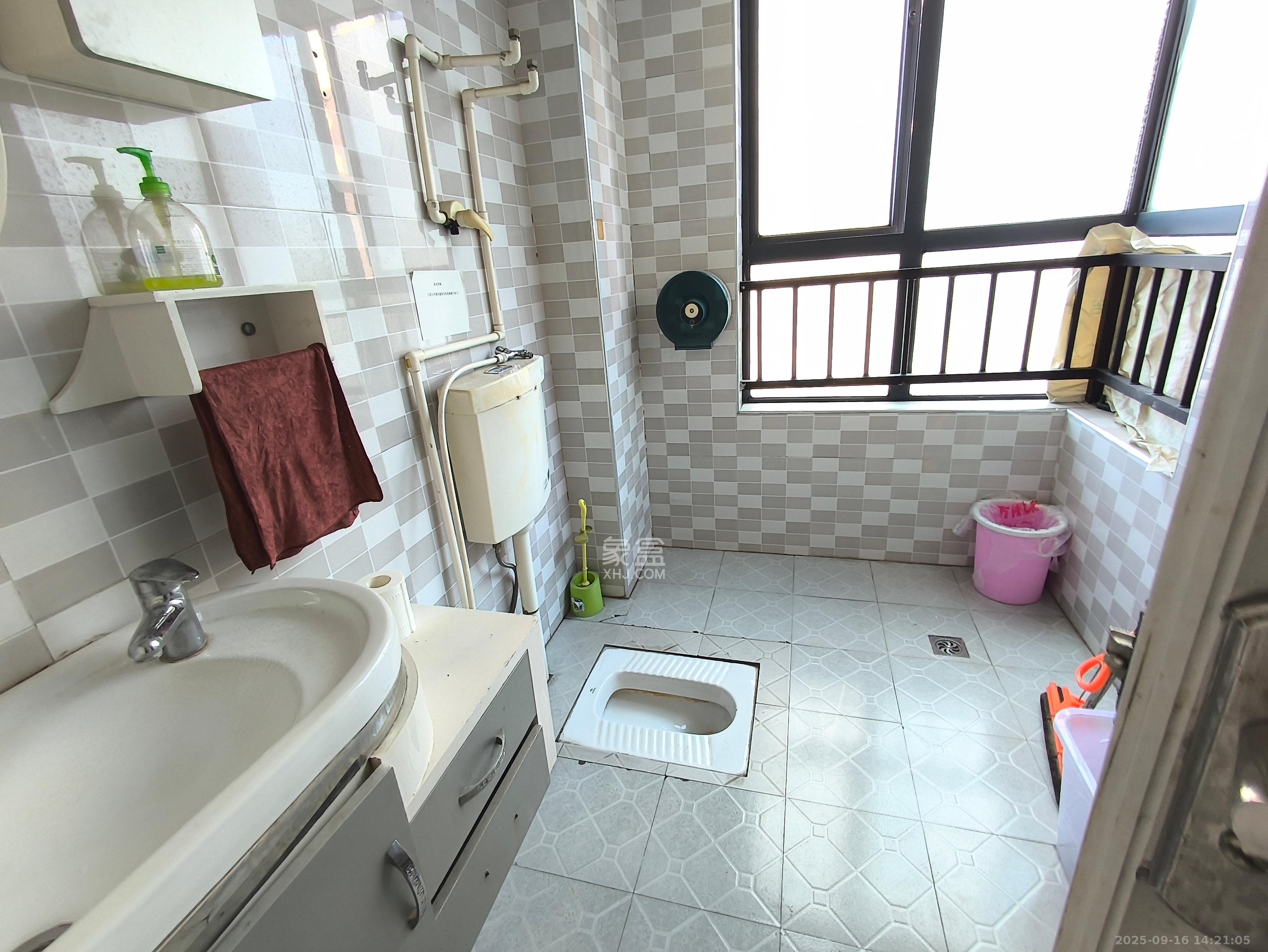 融圣国际 3室2厅2卫 3600.0元/月 融圣国际 3室2厅2卫 3600.0元/月室内图