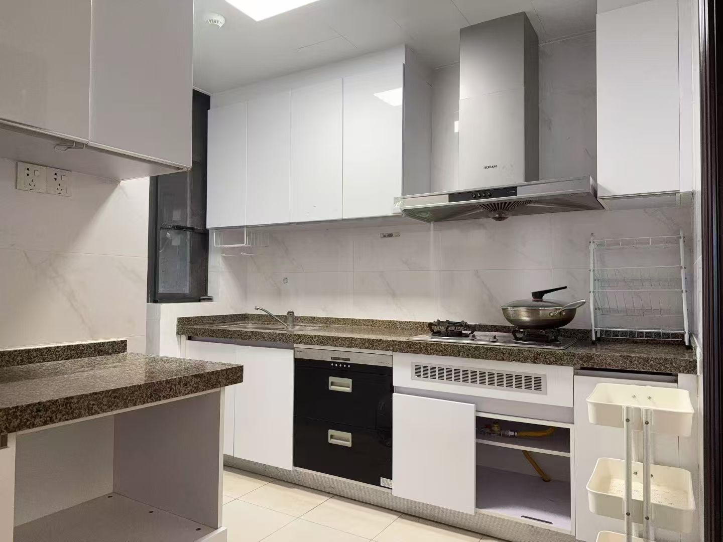 恒大美丽沙天寰湾 3室2厅2卫 4500.0元/月 恒大美丽沙天寰湾 3室2厅2卫 4500.0元/月室内图