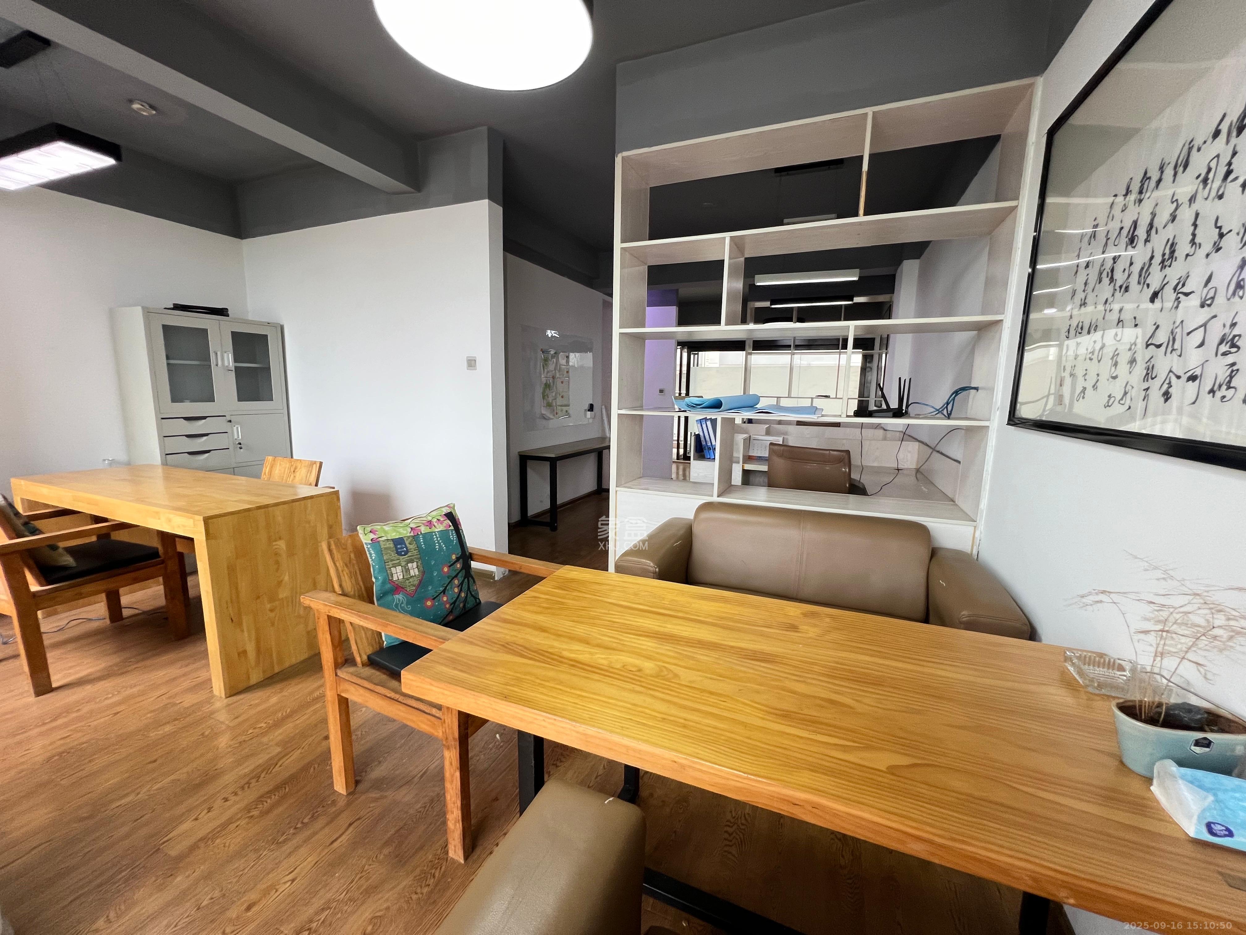 长房中庭国际(东郡华蓉广场) 2室1厅1卫 3300.0元/月 长房中庭国际(东郡华蓉广场) 2室1厅1卫 3300.0元/月室内图