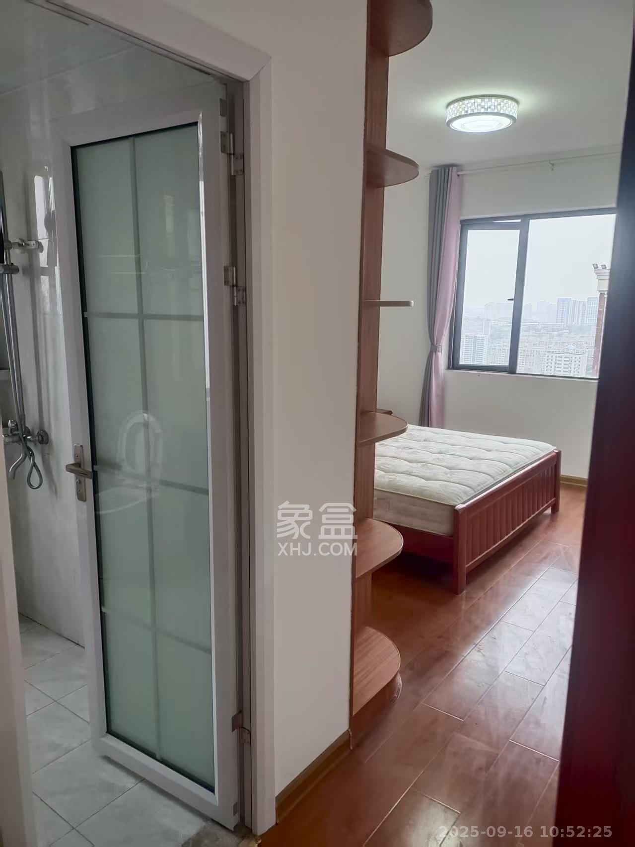 半山壹号  3室2厅2卫    3200.0元/月室内图