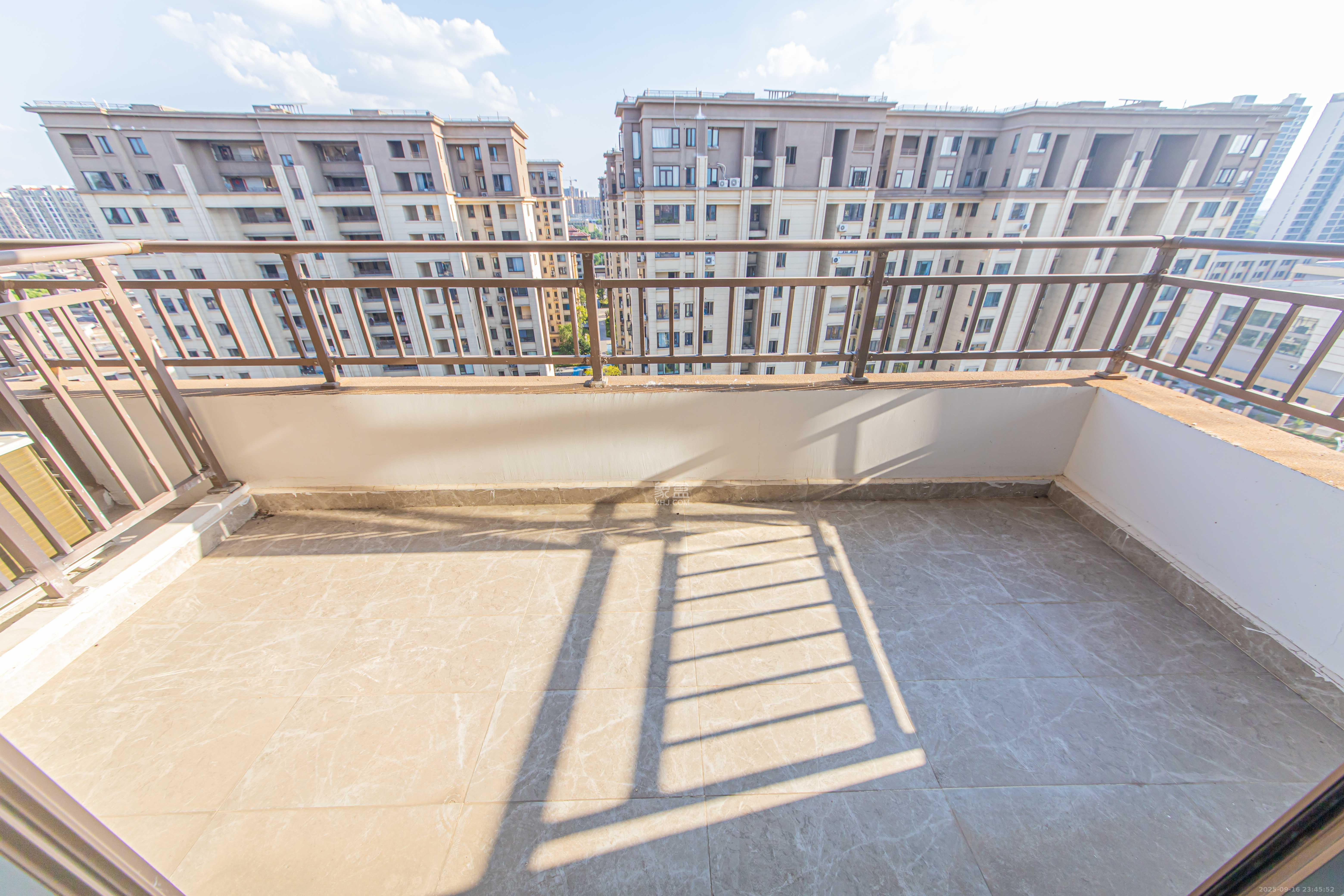 大唐印象三期御玺  4室2厅2卫    130.0万阳台