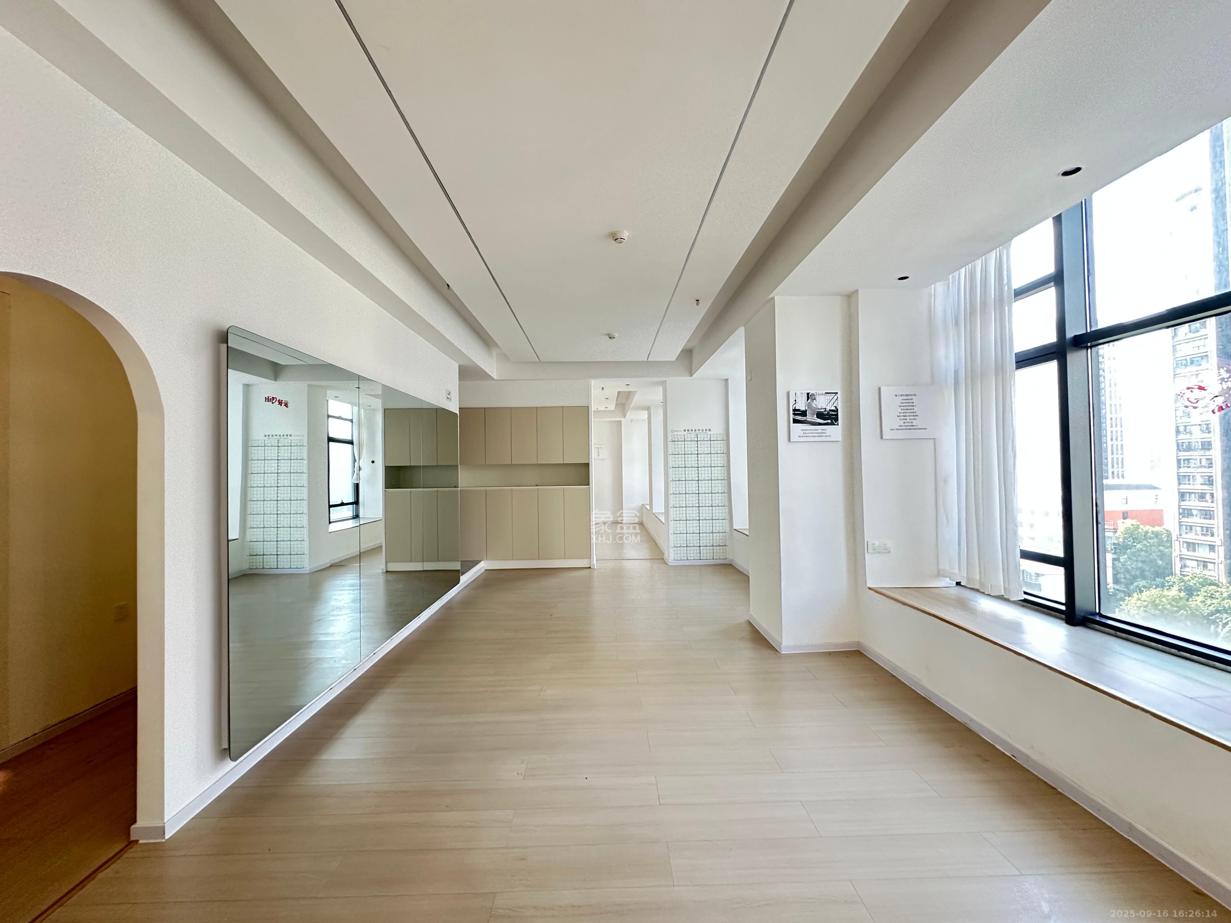 龙湖铂金岛 1室1厅1卫 12000.0元/月 龙湖铂金岛 1室1厅1卫 12000.0元/月室内图