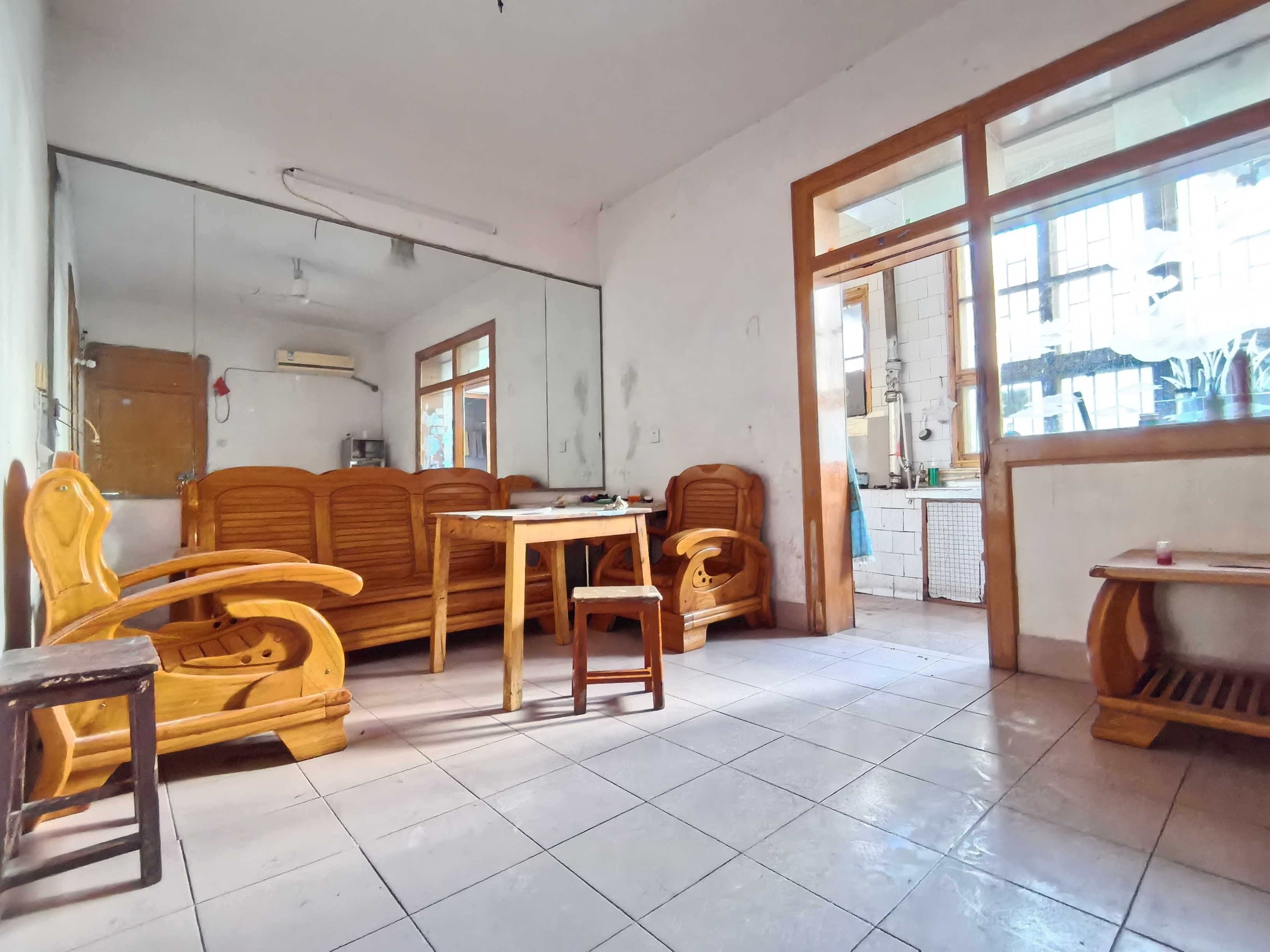 三中(校内)家属院 1室0厅0卫 2000.0元/月 三中(校内)家属院 1室0厅0卫 2000.0元/月室内图