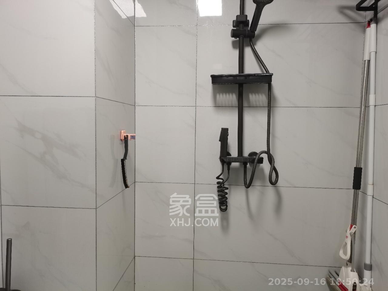 卓越伊景寓  2室2厅1卫   2000.00元/月室内图