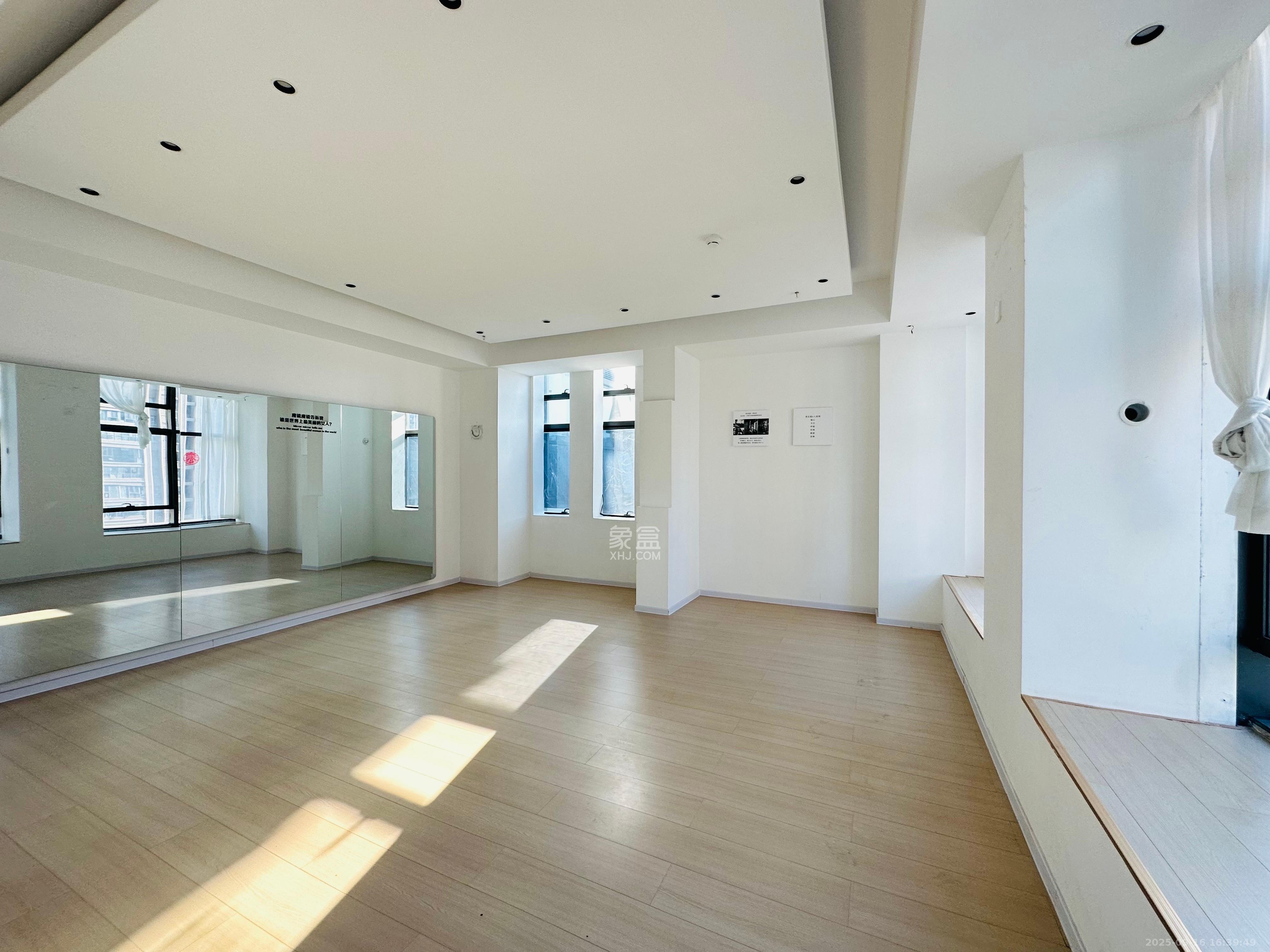 龙湖铂金岛  1室1厅1卫    12000.0元/月 龙湖铂金岛  1室1厅1卫    12000.0元/月室内图