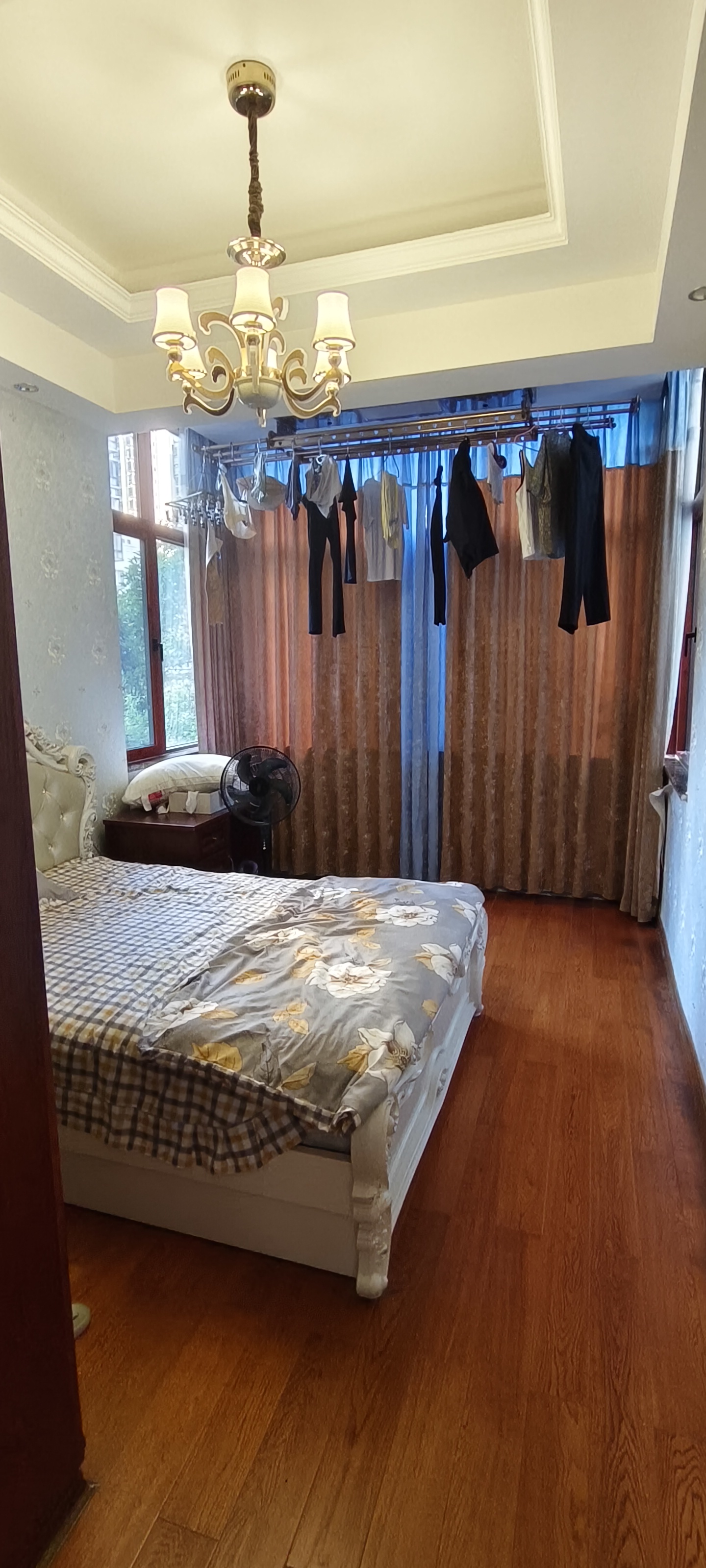 山城上品  4室2厅2卫    100.0万客厅