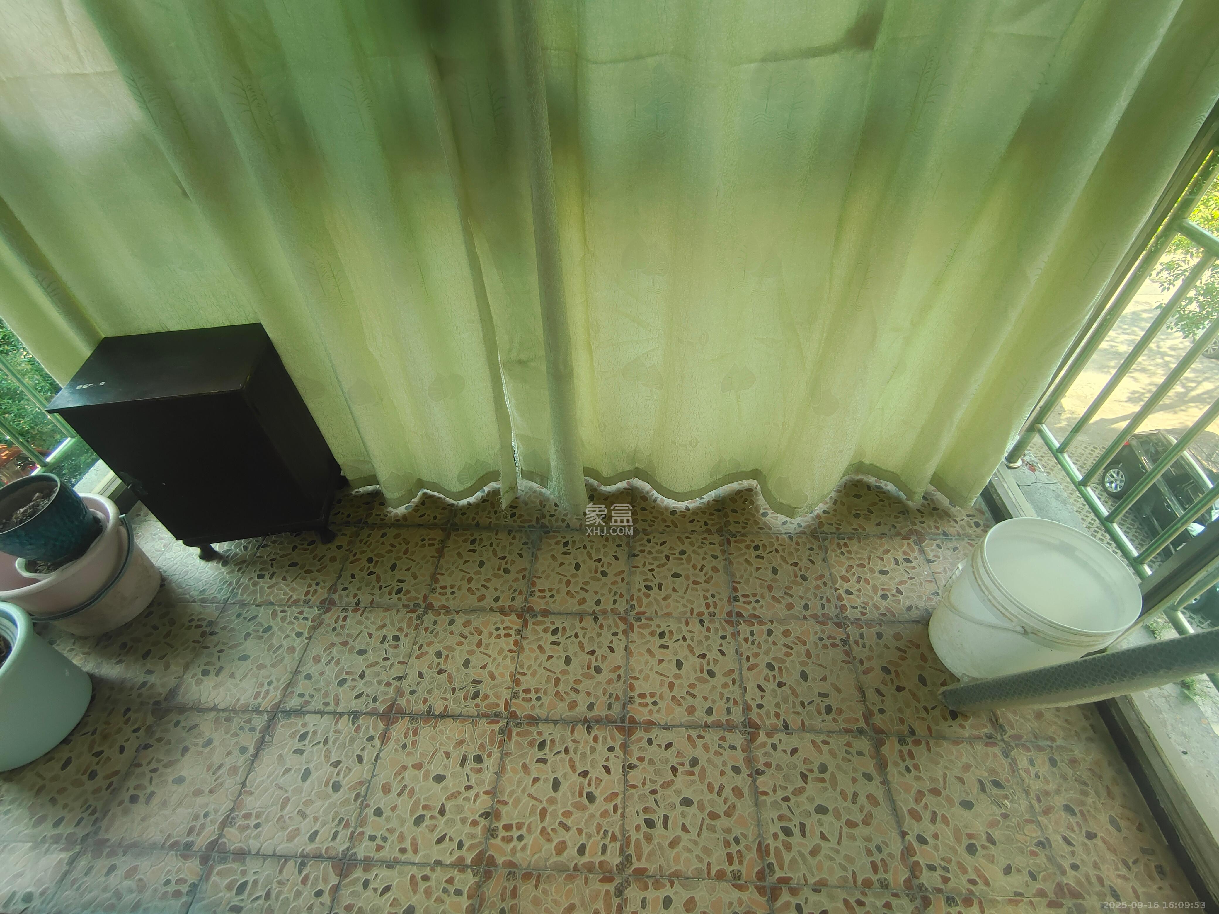 金峰小区北院（七里营社区）  3室2厅2卫    2000.0元/月室内图