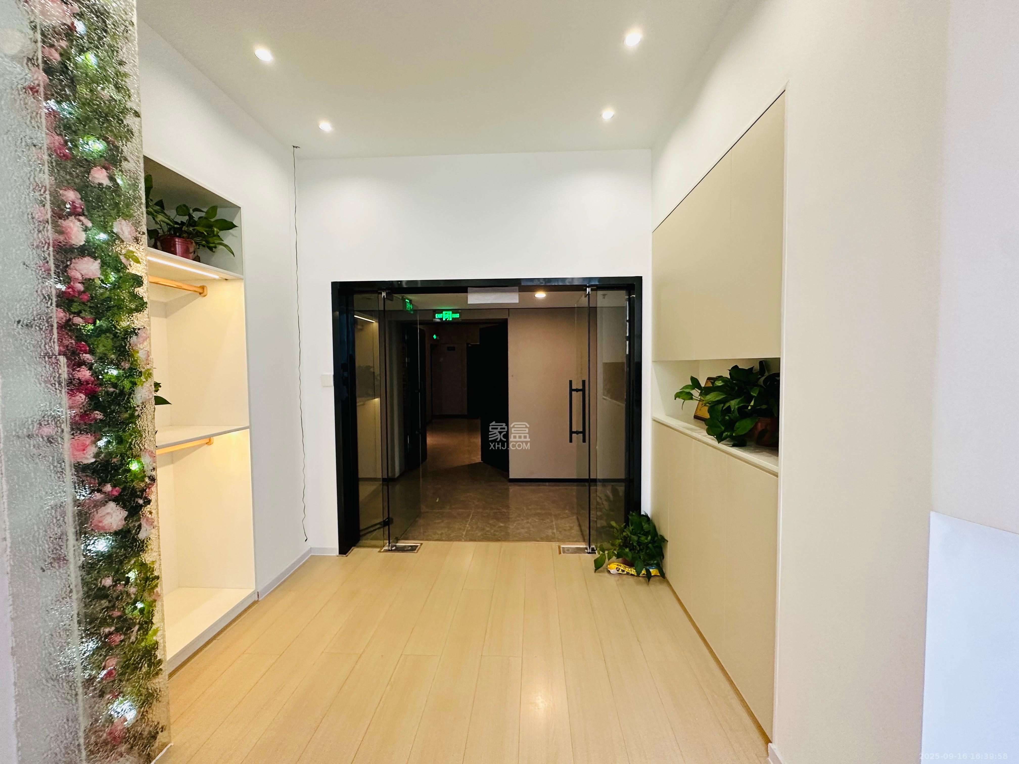 龙湖铂金岛  1室1厅1卫    12000.0元/月 龙湖铂金岛  1室1厅1卫    12000.0元/月室内图