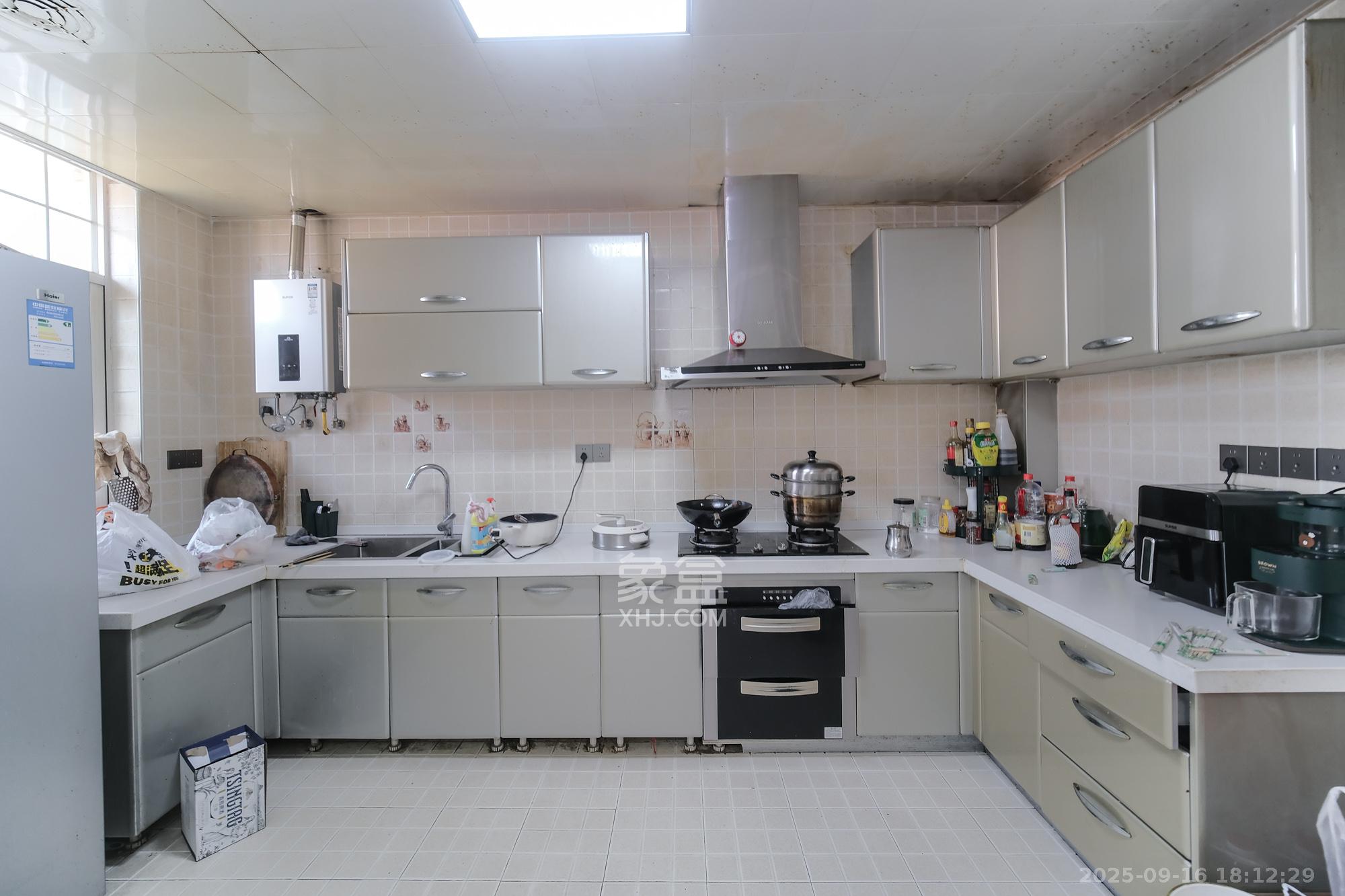 湘龙家园  4室2厅2卫    228.0万 湘龙家园  4室2厅2卫    228.0万厨房