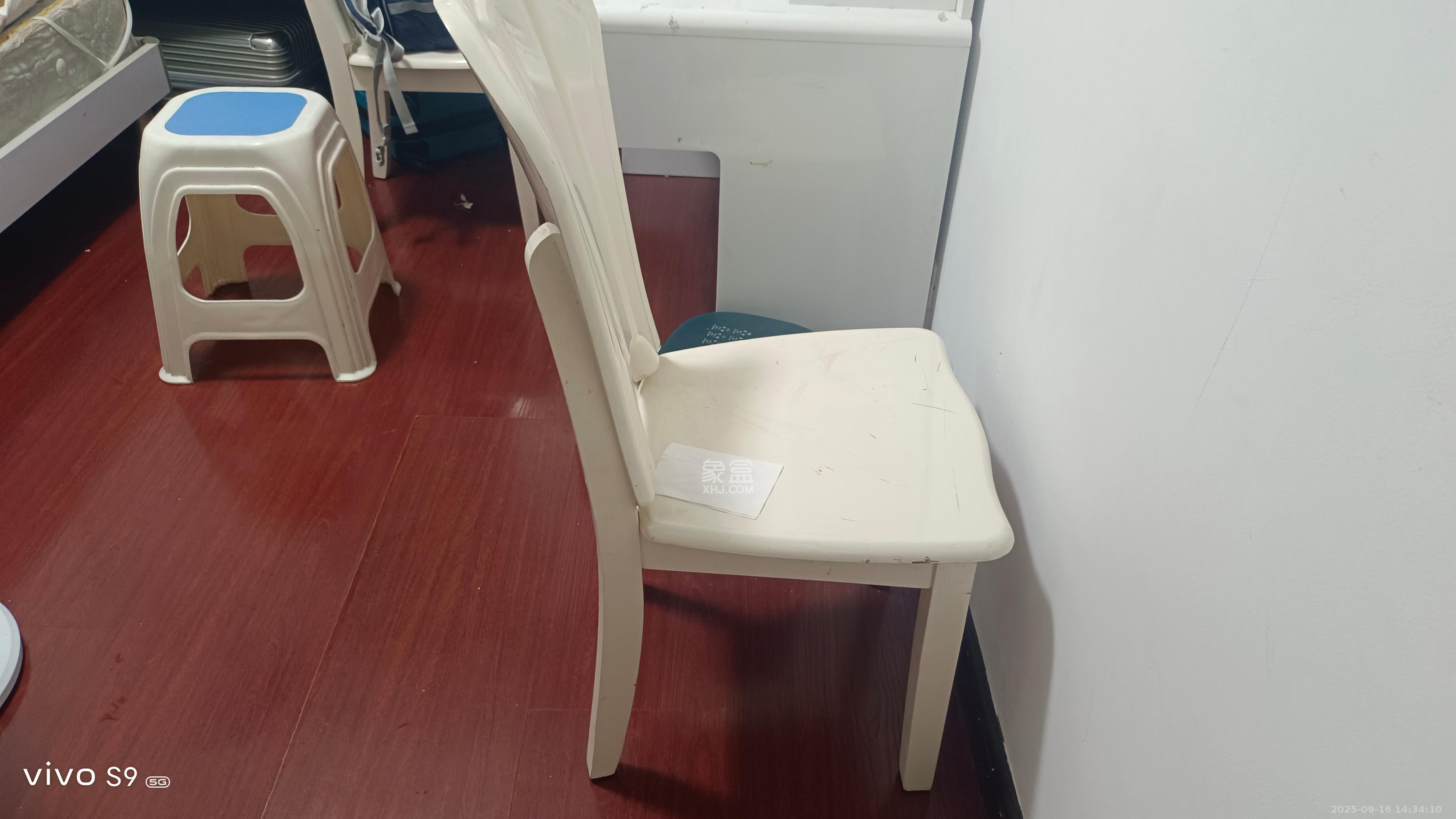 欣安小区  1室3厅3卫    2300.0元/月