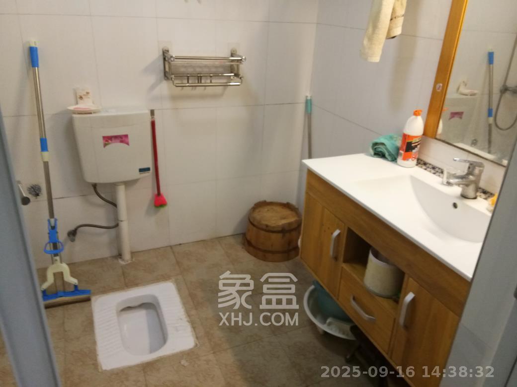 阳光100二期  3室2厅2卫    2600.0元/月室内图