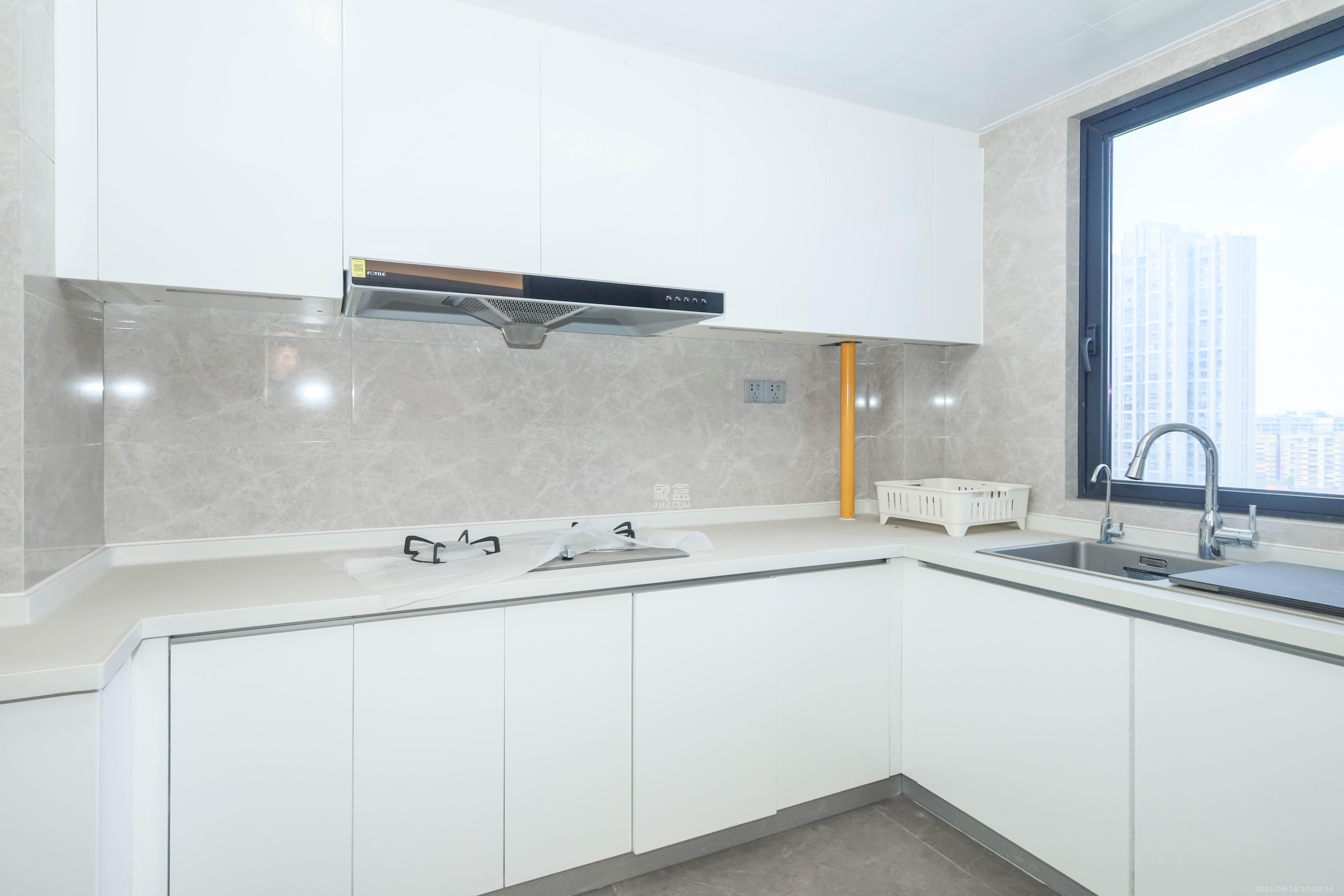 中海阅溪府  4室2厅2卫    190.0万厨房