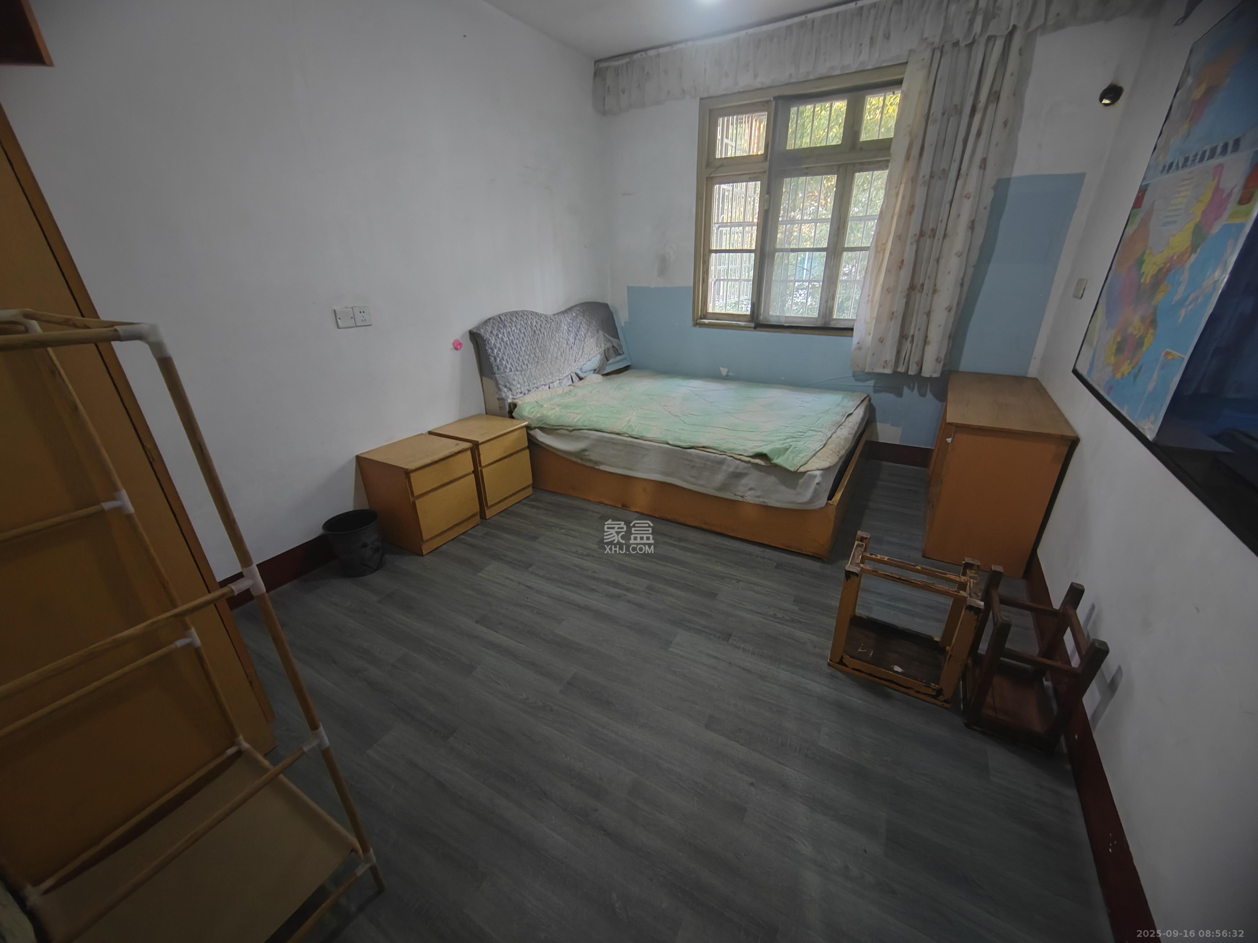 红花坡社区  3室1厅1卫    1000.0元/月室内图