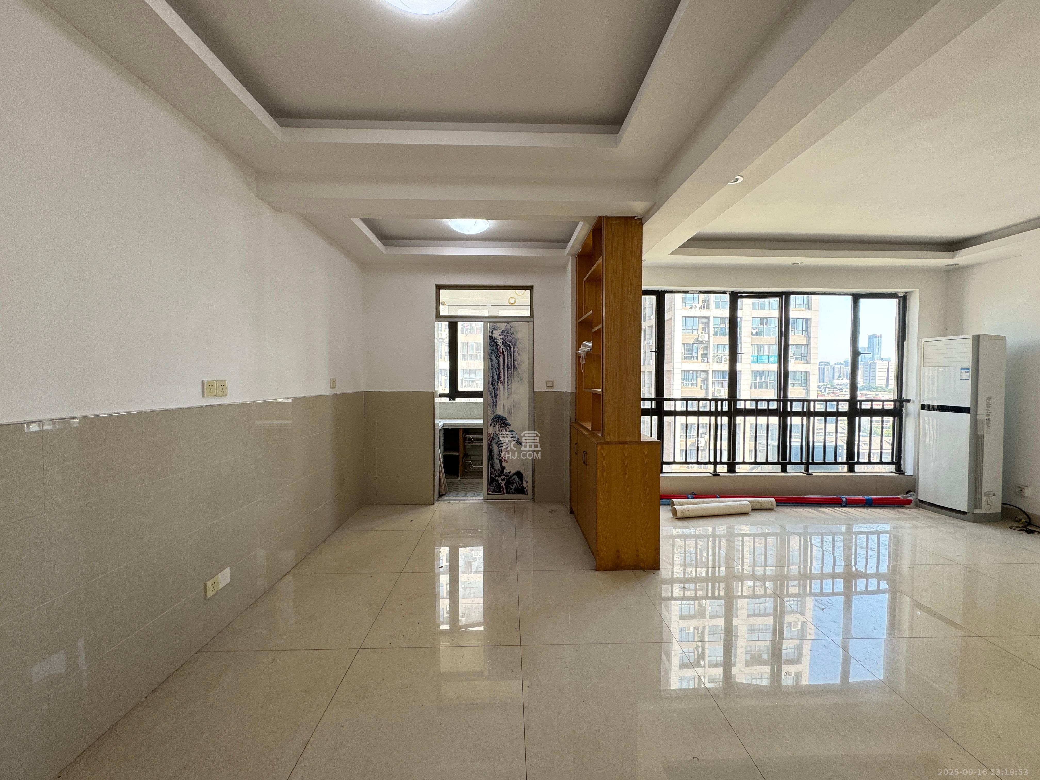 湘腾城市广场  3室2厅1卫    3200.0元/月室内图