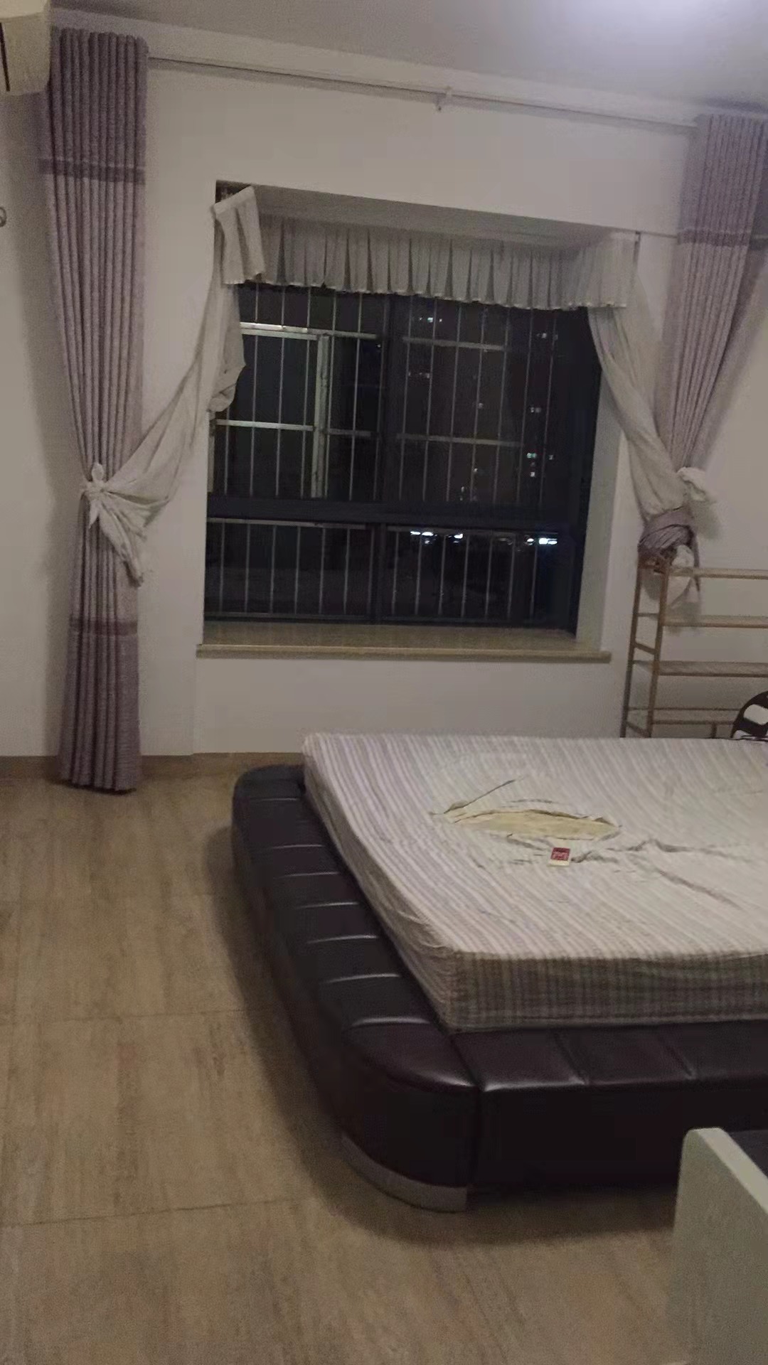 文博府A区  3室2厅2卫    2600.0元/月 文博府A区  3室2厅2卫    2600.0元/月室内图