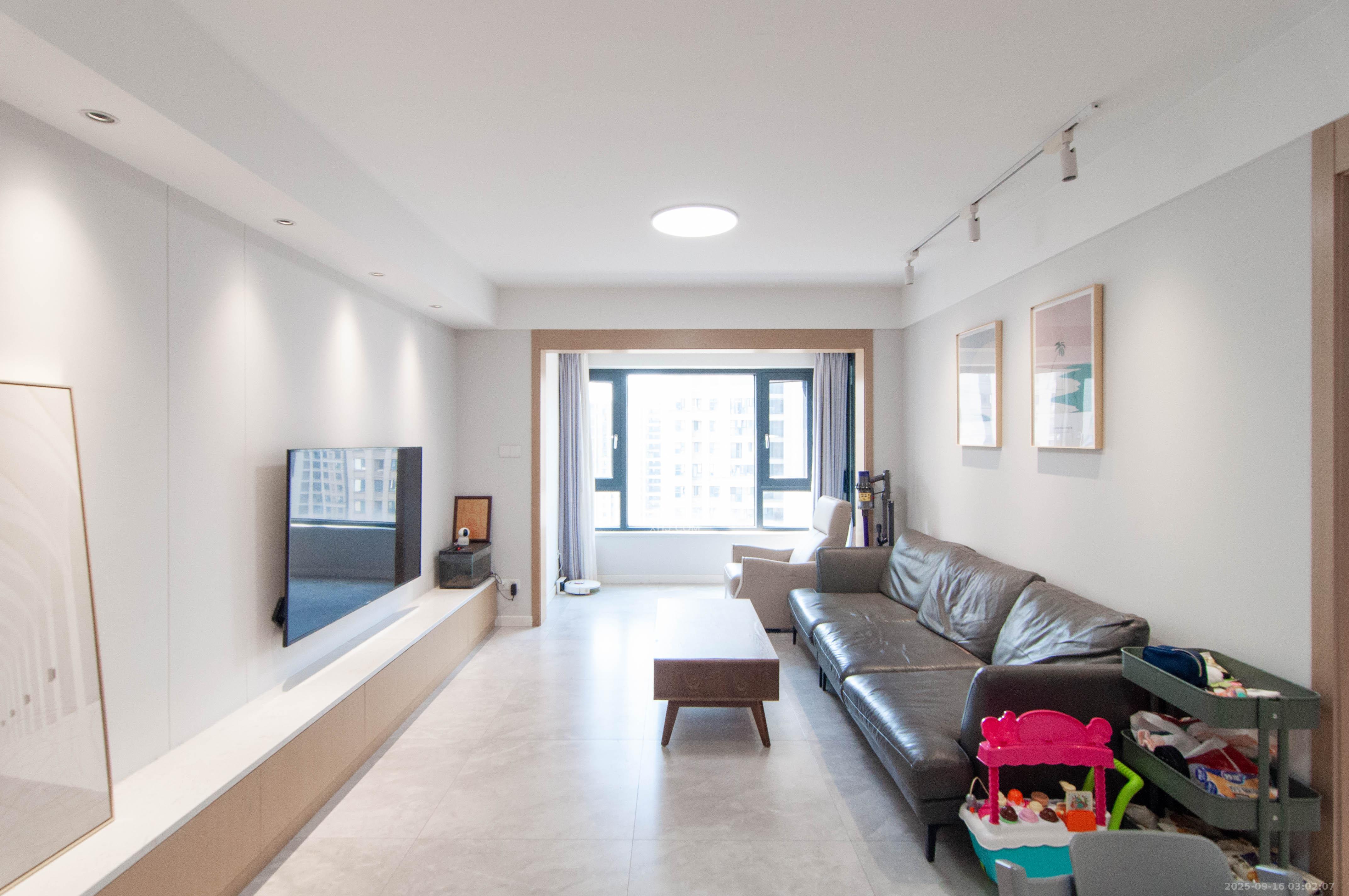 卓越浅水湾 3室2厅2卫 116.8万 卓越浅水湾 3室2厅2卫 116.8万客厅