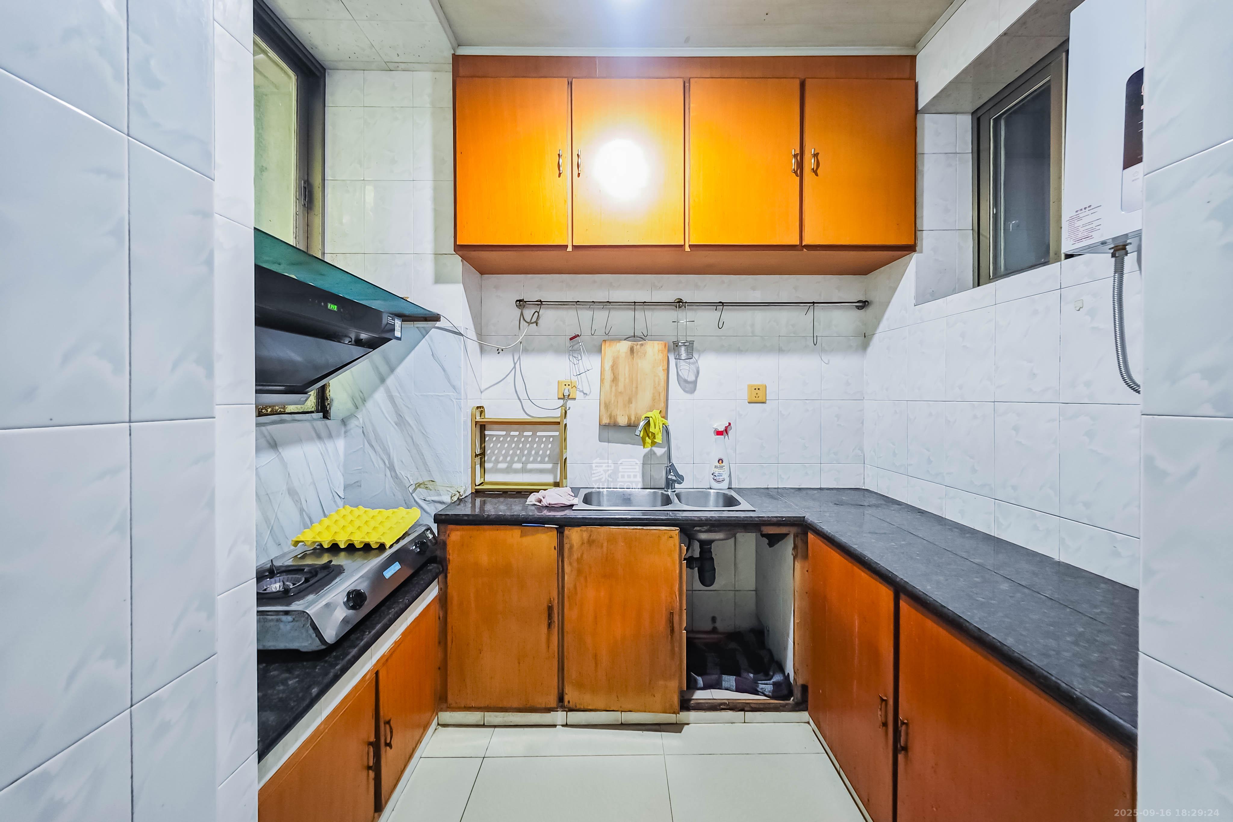 中南家园  3室2厅1卫    48.0万客厅