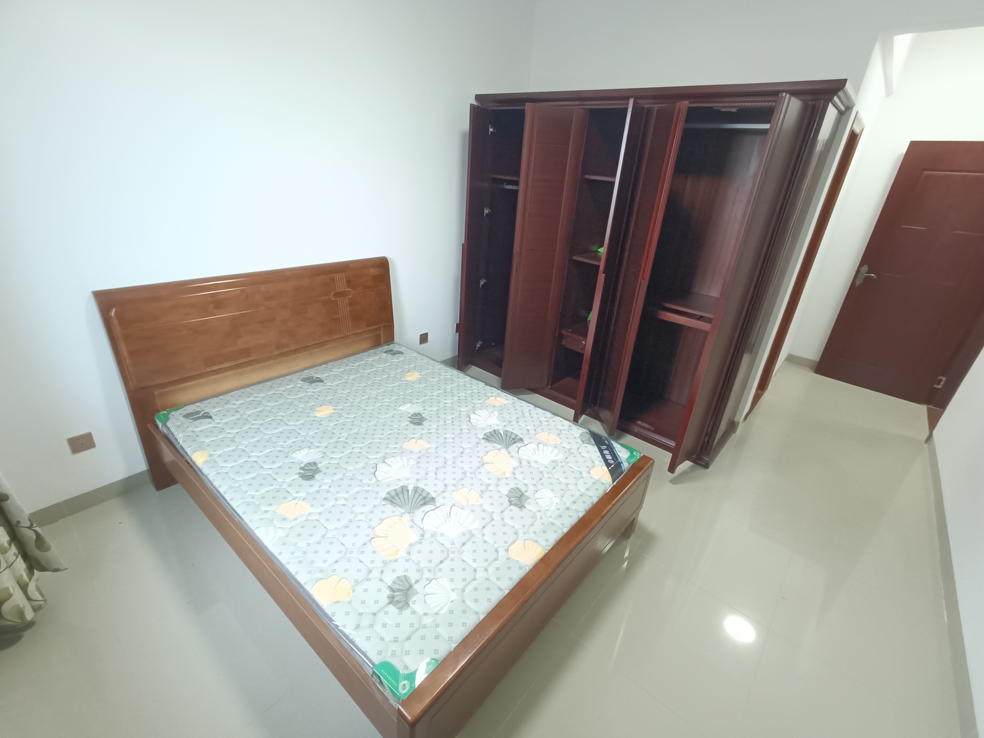 滨涯小区一期(滨涯村一区) 4室2厅2卫 2800.0元/月 滨涯小区一期(滨涯村一区) 4室2厅2卫 2800.0元/月室内图