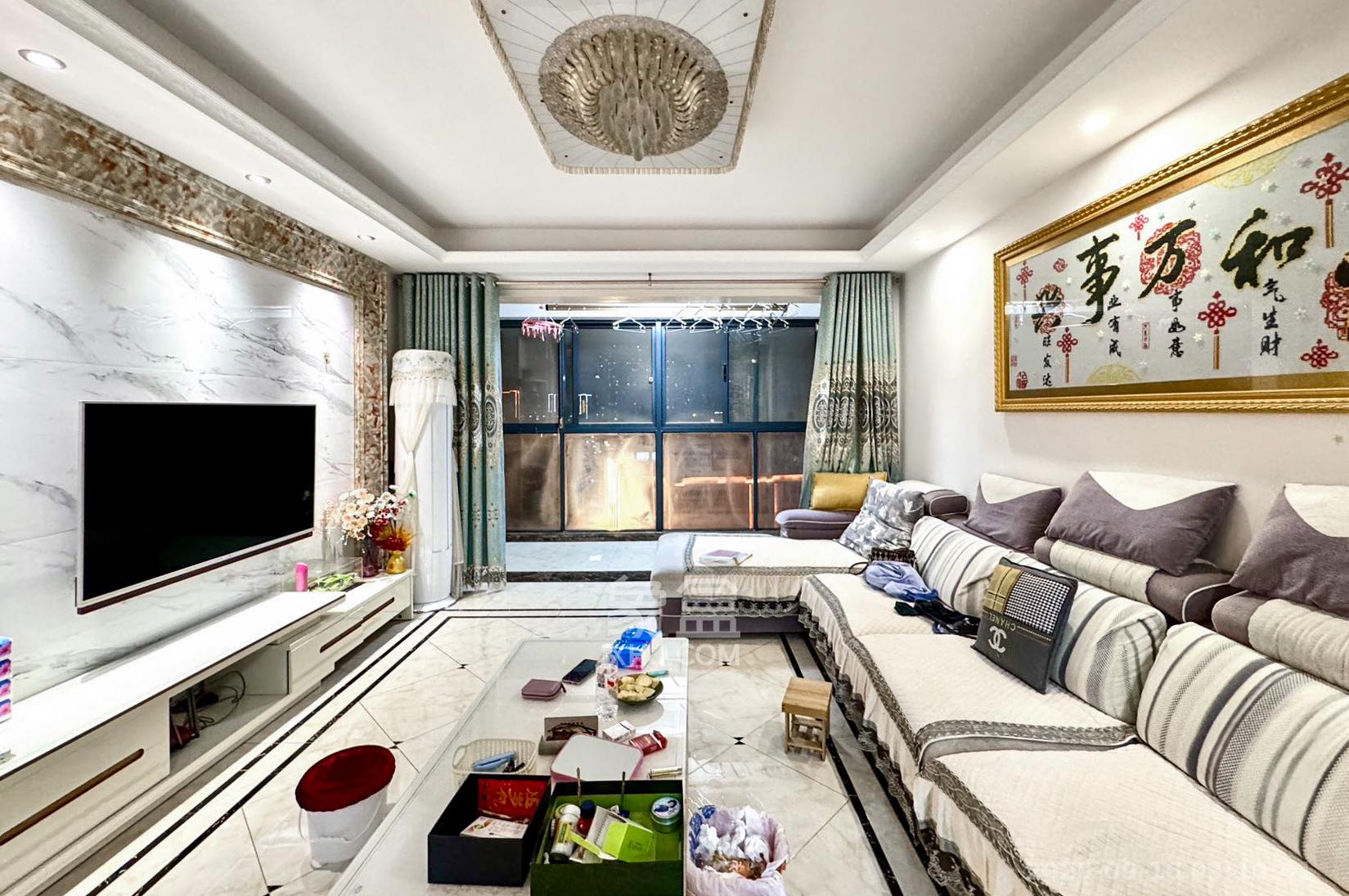 海林馨香雅苑 3室2厅2卫 103.8万 海林馨香雅苑 3室2厅2卫 103.8万客厅