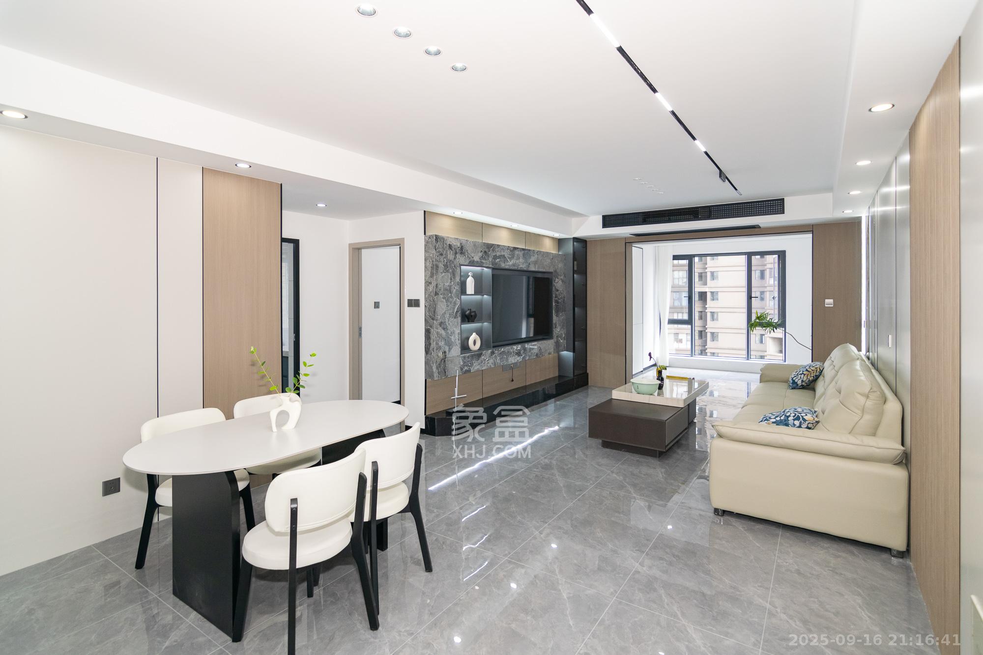 润和紫郡一期  3室2厅2卫    83.8万客厅