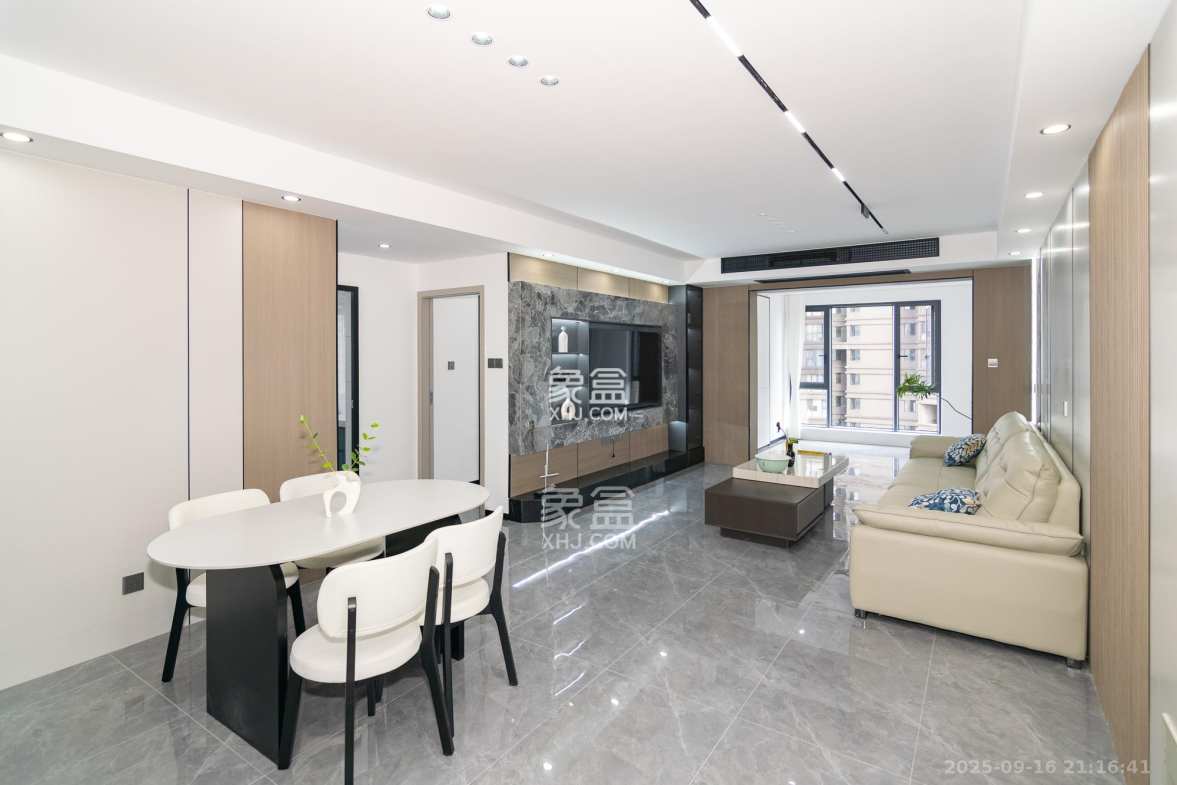 润和紫郡一期 3室2厅2卫 83.8万 润和紫郡一期 3室2厅2卫 83.8万客厅