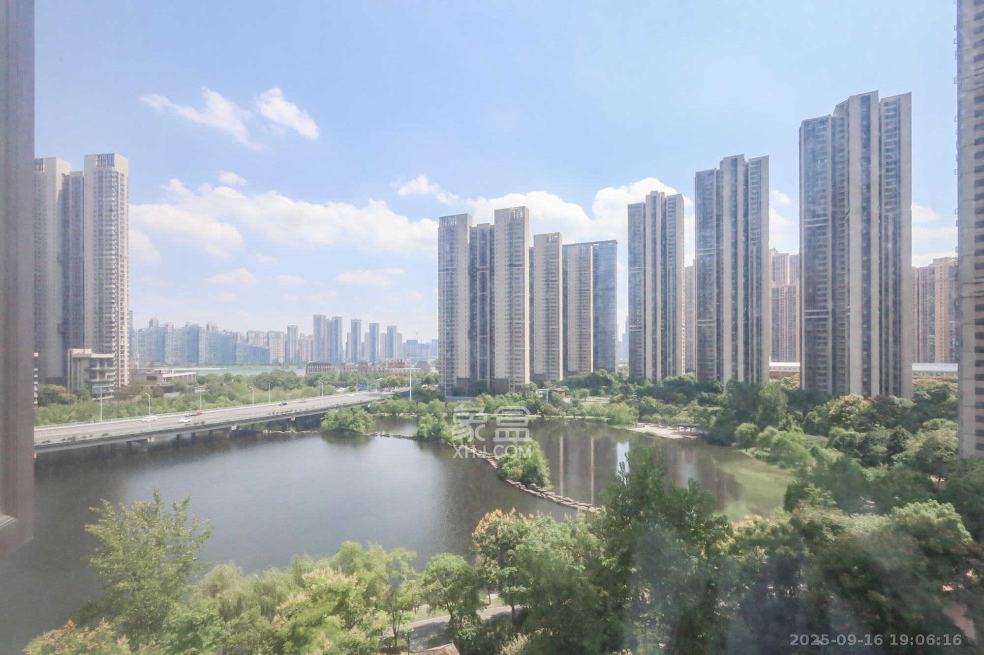 万科里金域国际  3室2厅2卫    228.0万其他