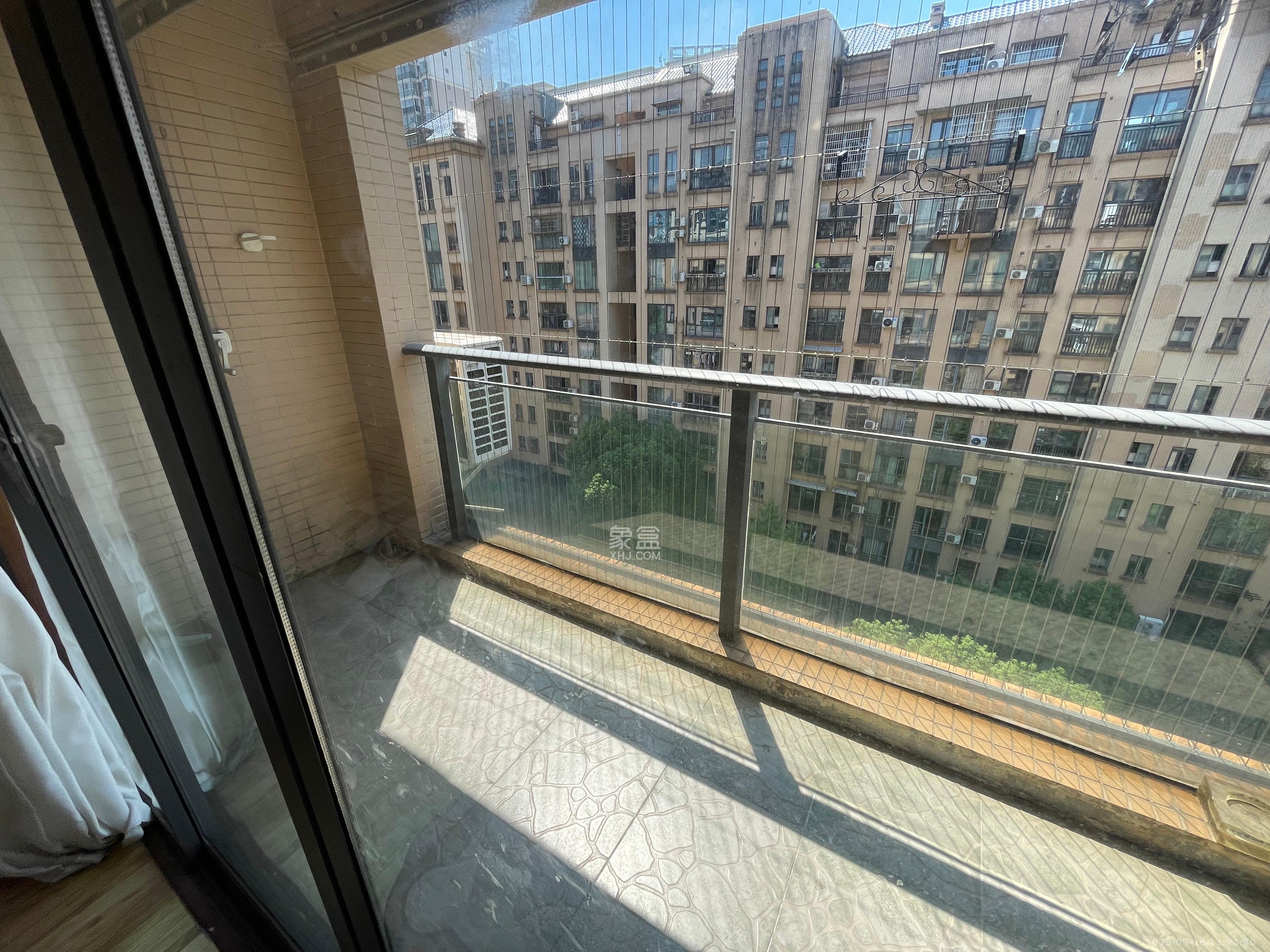 中城丽景香山园 2室2厅1卫 2400.0元/月 中城丽景香山园 2室2厅1卫 2400.0元/月室内图