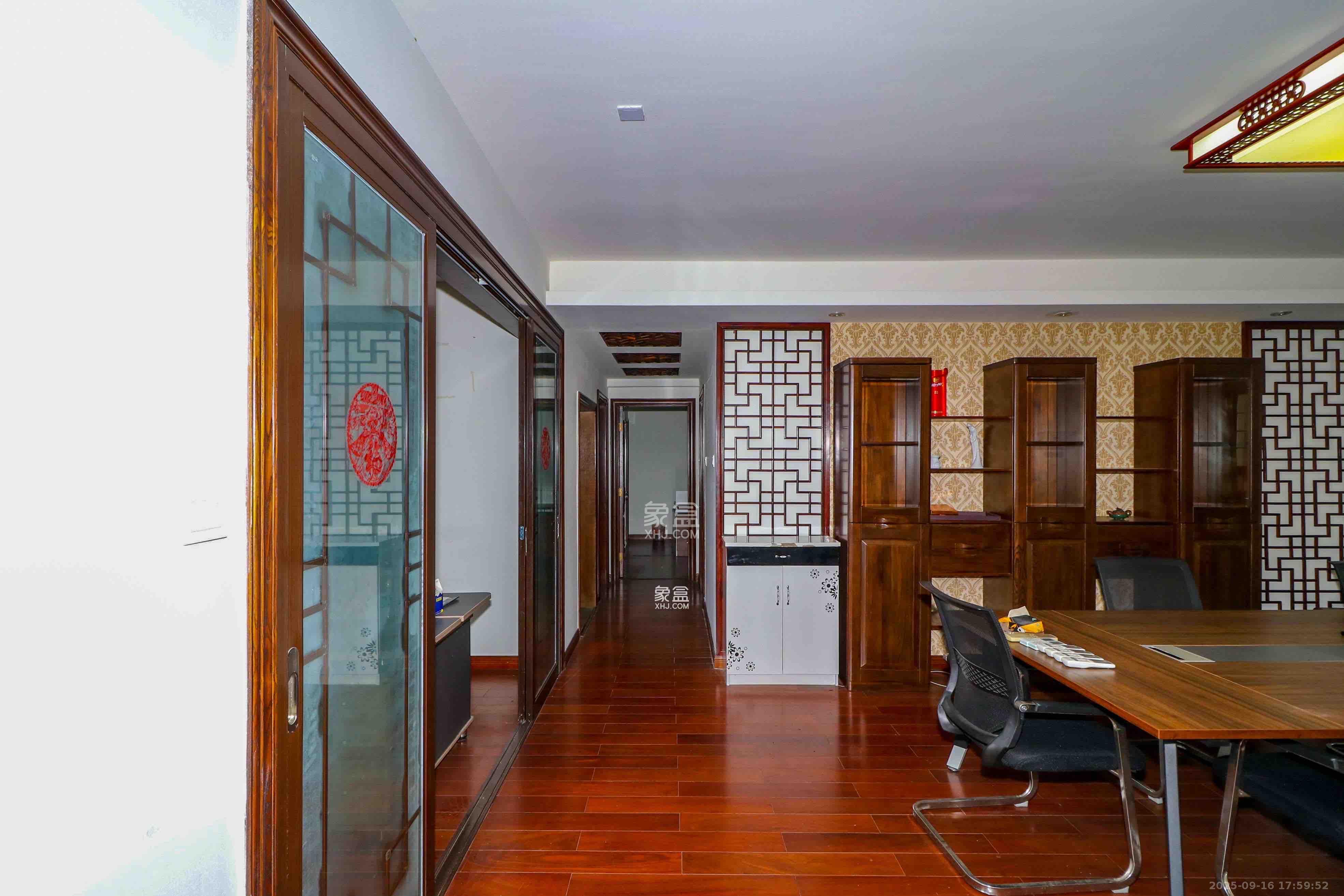 达美D6区  4室2厅2卫    3600.0元/月室内图